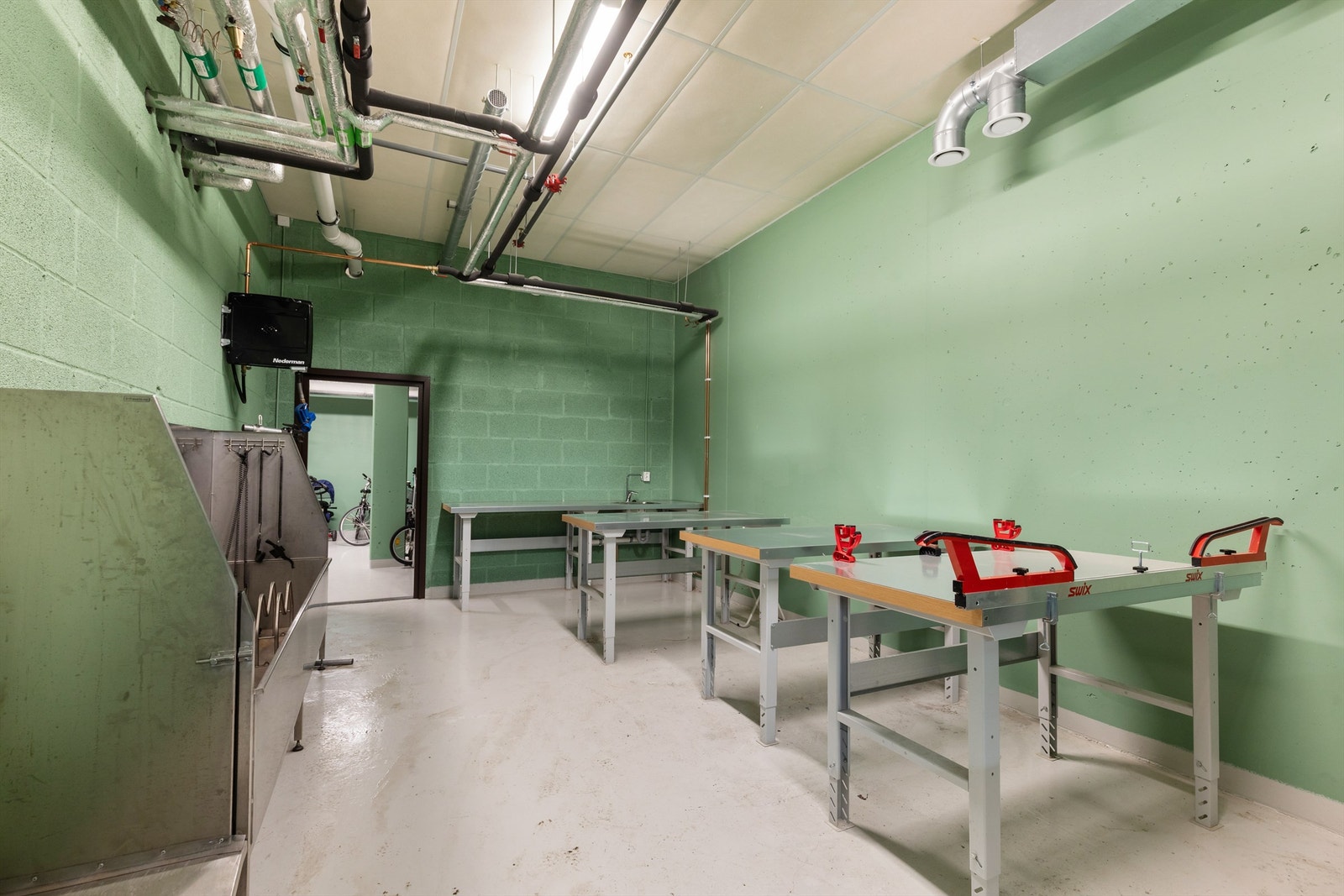 Felles sykkel- og smørebod. Galleribilde