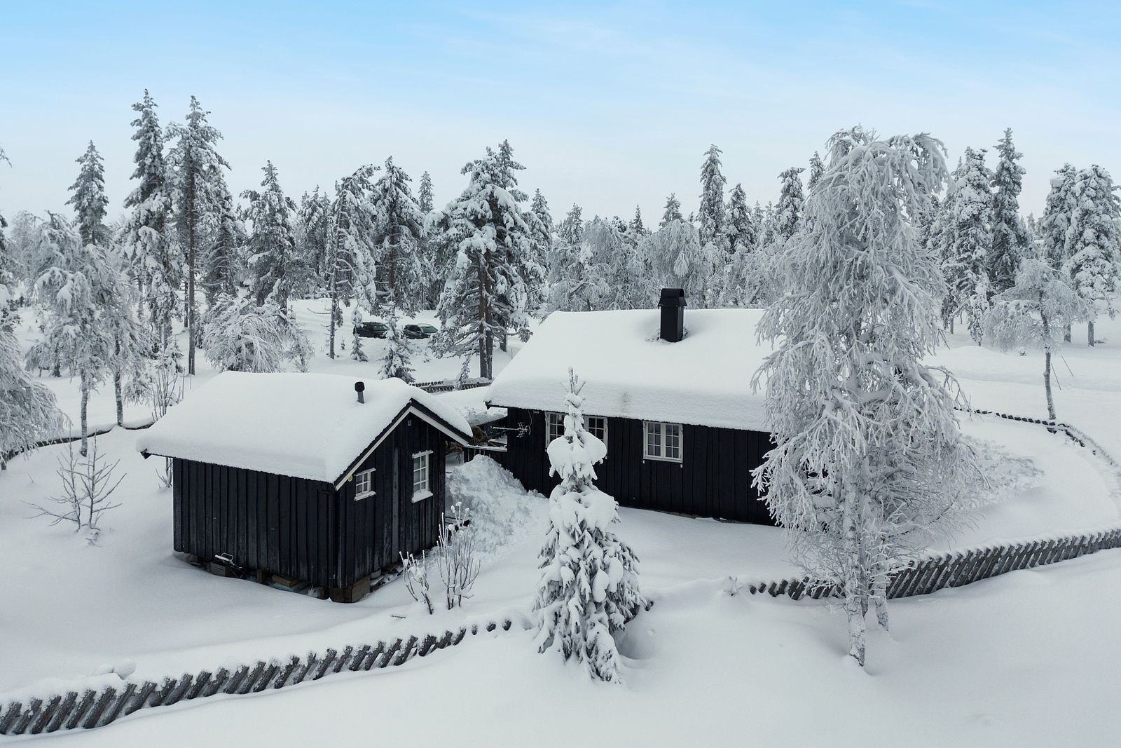 Eiendommen har en fin plassering i hyttefeltet med god avstand til naboer. Galleribilde
