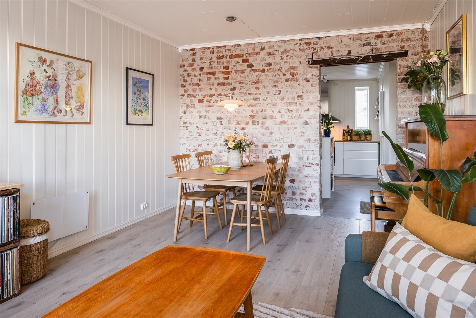 Velkommen til Magnus den Godes gate 8 - En ærverdig 2-roms selveier i 4. etasje i klassisk og oppgradert bygård. Galleribilde