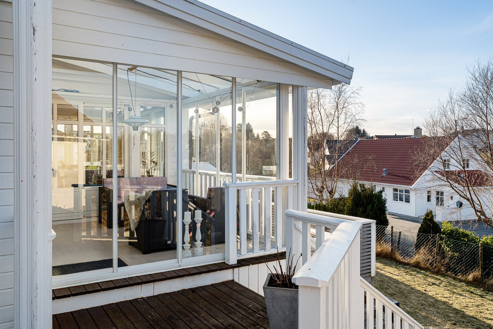 Herlig hagestue fra 2012/2013 som ligger i tilknytning til boligens stue Galleribilde