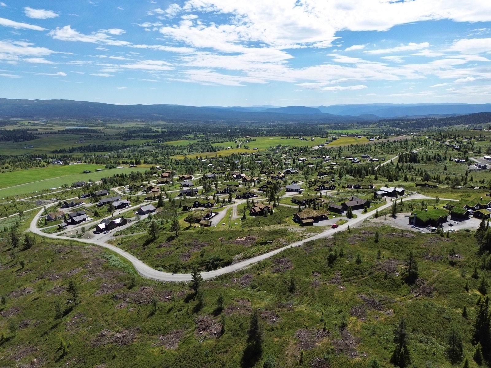 Rolig hyttefelt, perfekt for barnefamilier. Kort vei til natur og rekreasjon. Galleribilde