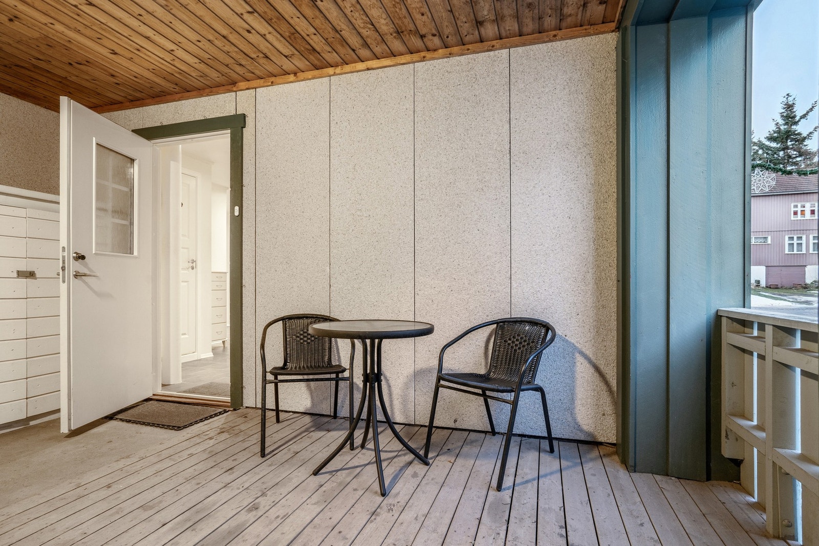 Leiligheten disponerer også en utvendig bod like ved inngangsdøren. Galleribilde