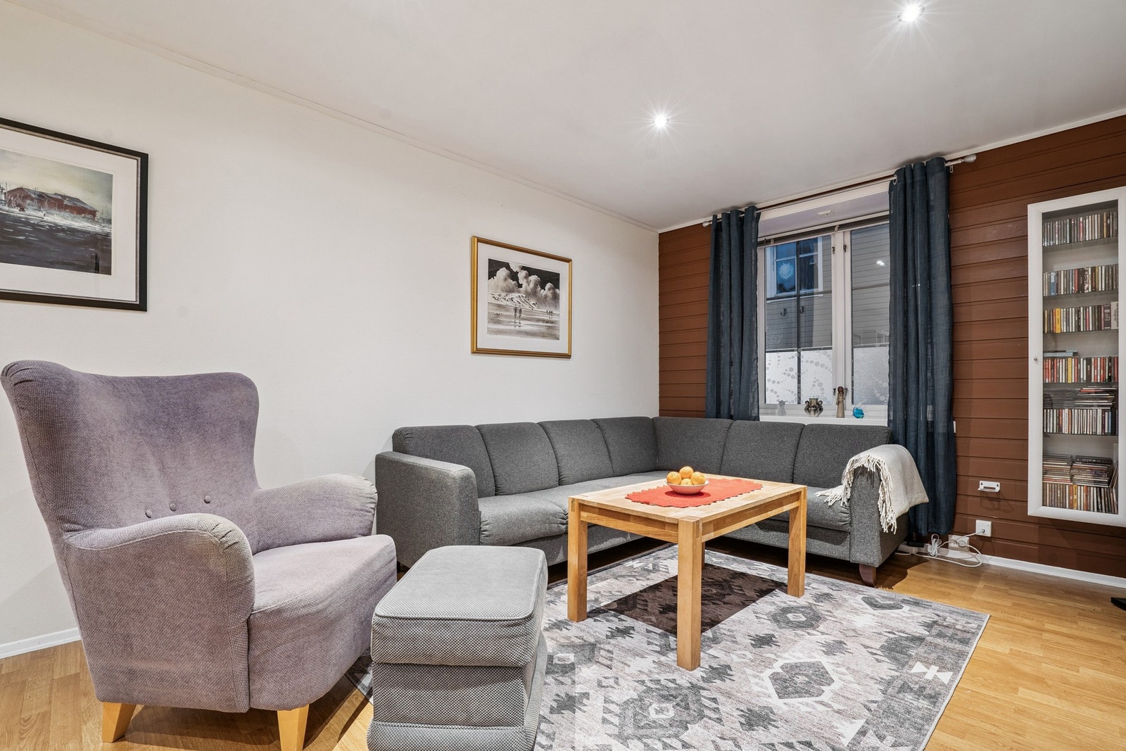 Trivelig sofakrok. Galleribilde