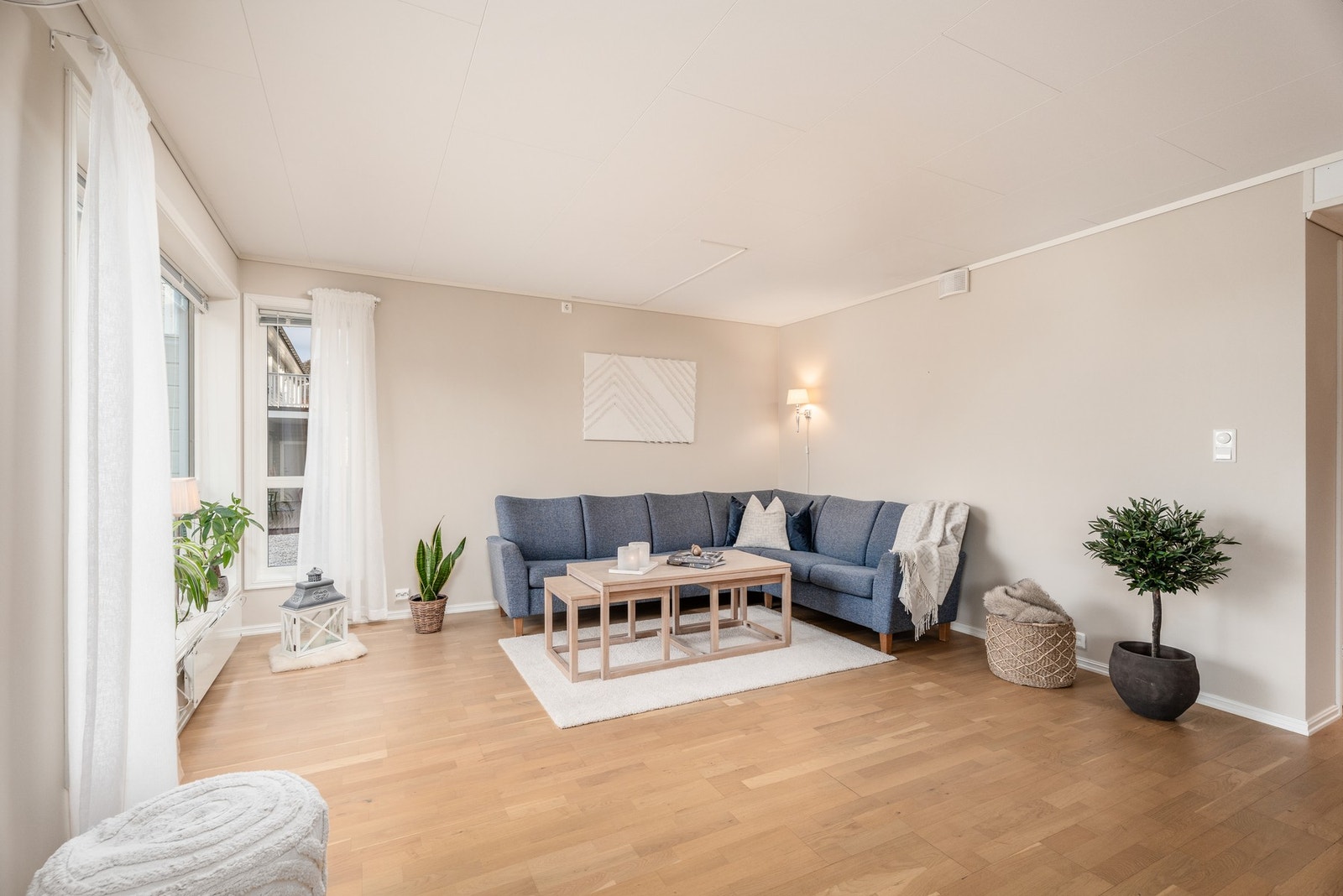 Dersom du ønsker å delta på visning så husk å melde deg på. Og har du spørsmål knyttet til leiligheten så er vi behjelpelig når du ringer oss. Galleribilde