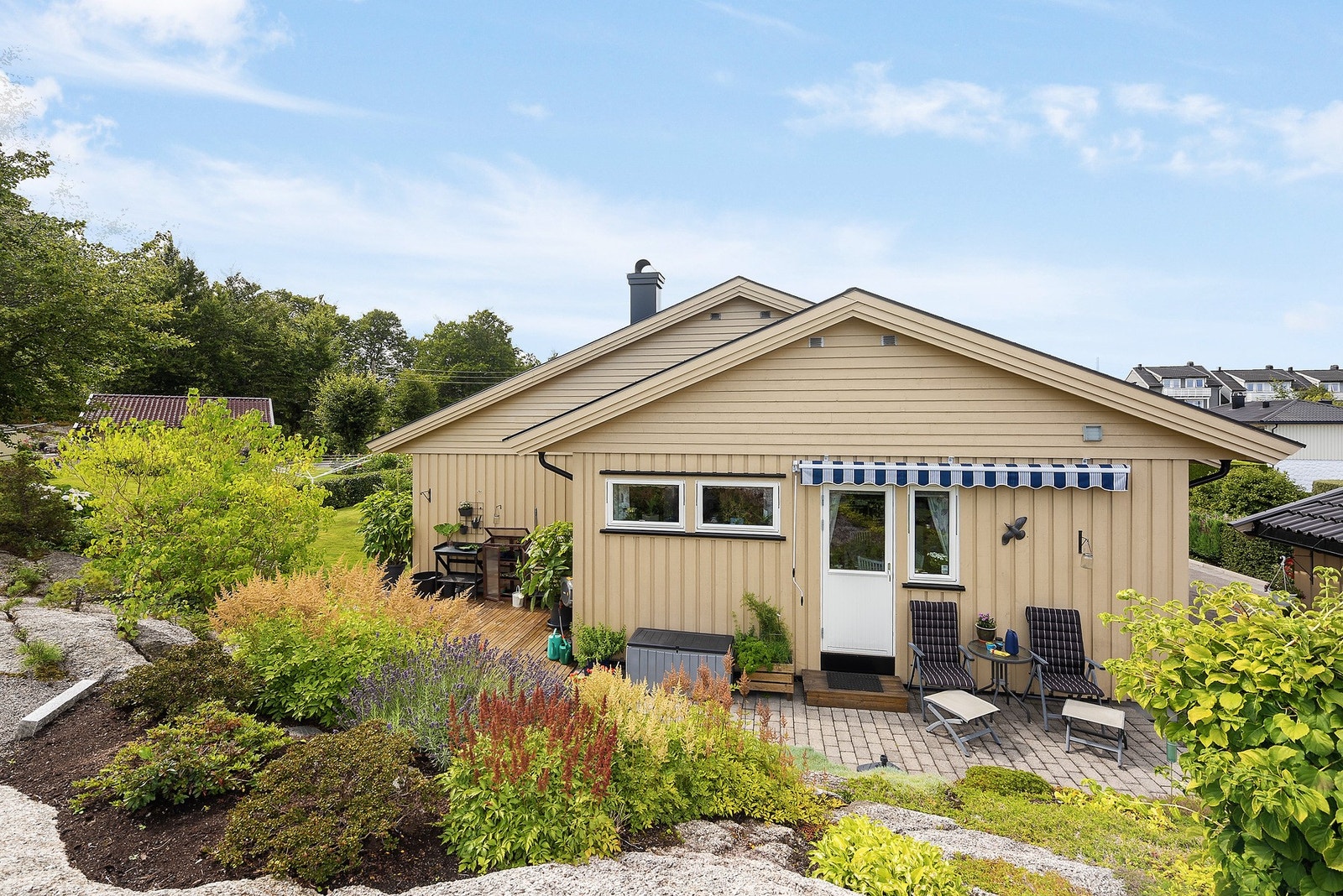 Boligen har flere fredfulle plasser for avslapning utendørs Galleribilde