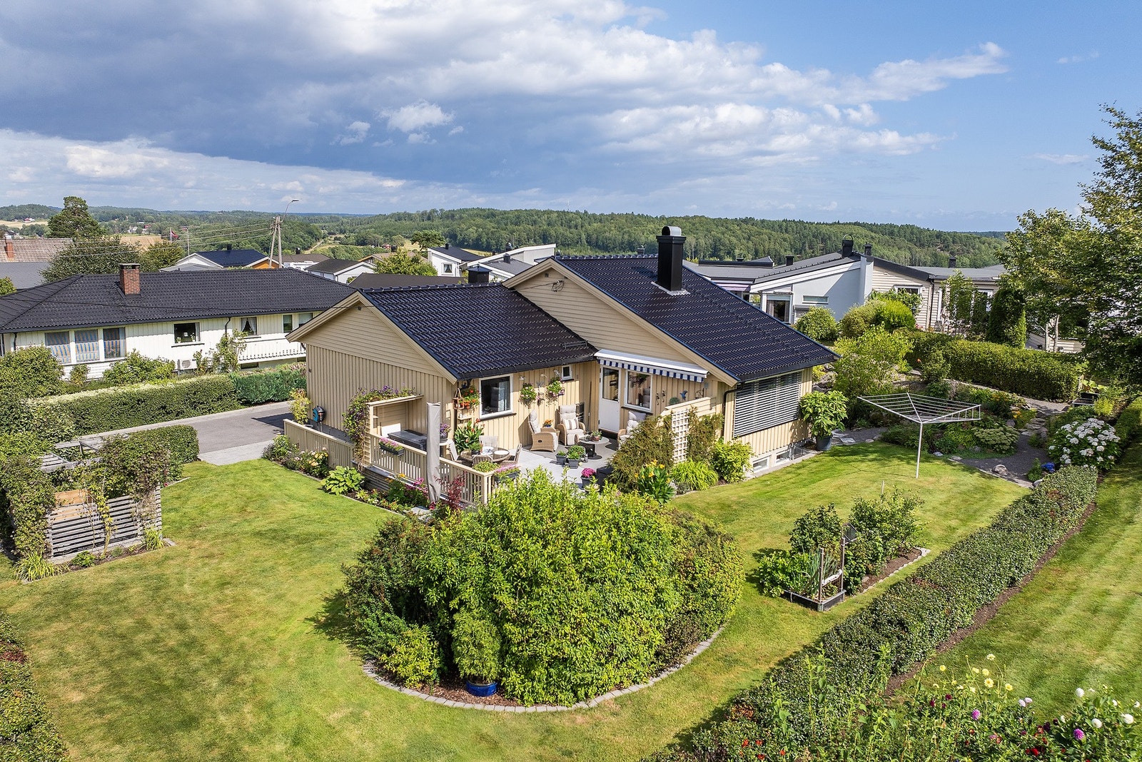 Jan Berg og EIE Eiendomsmegling ønsker velkommen til Solnesåsen 41 Galleribilde