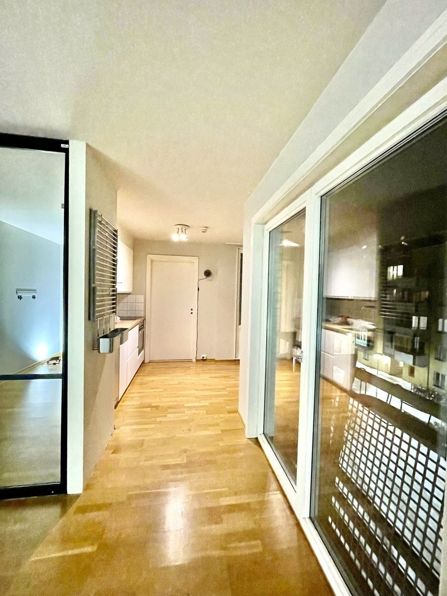 Fransk balkong og gang til kjøkkenet Galleribilde