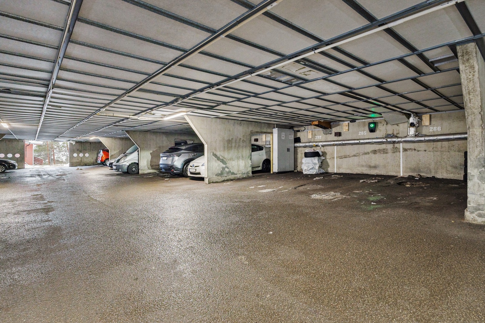 Parkeringsplass 239 følger leiligheten Galleribilde