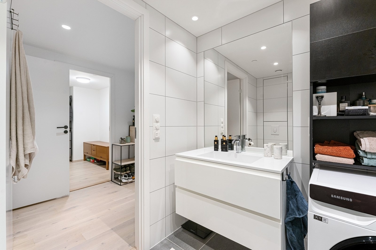 Flislagt bad med varmekabler i gulvet. Galleribilde