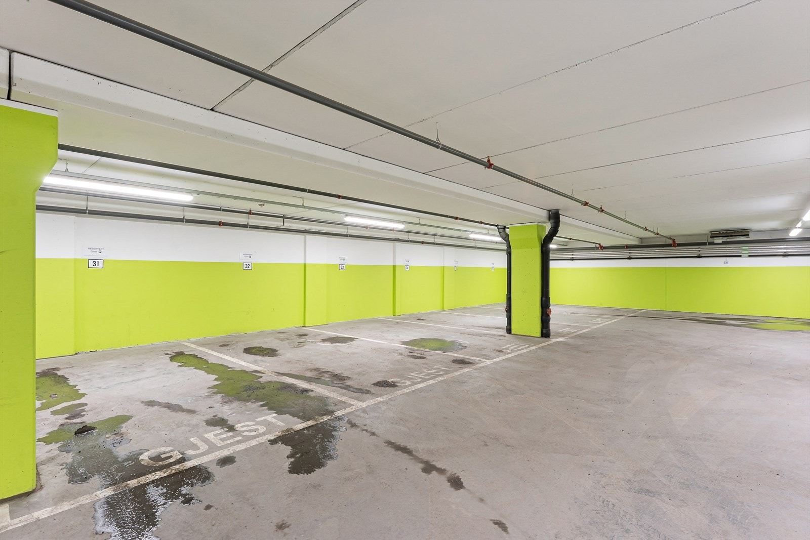 Parkering i felles garasjekjeller. Galleribilde