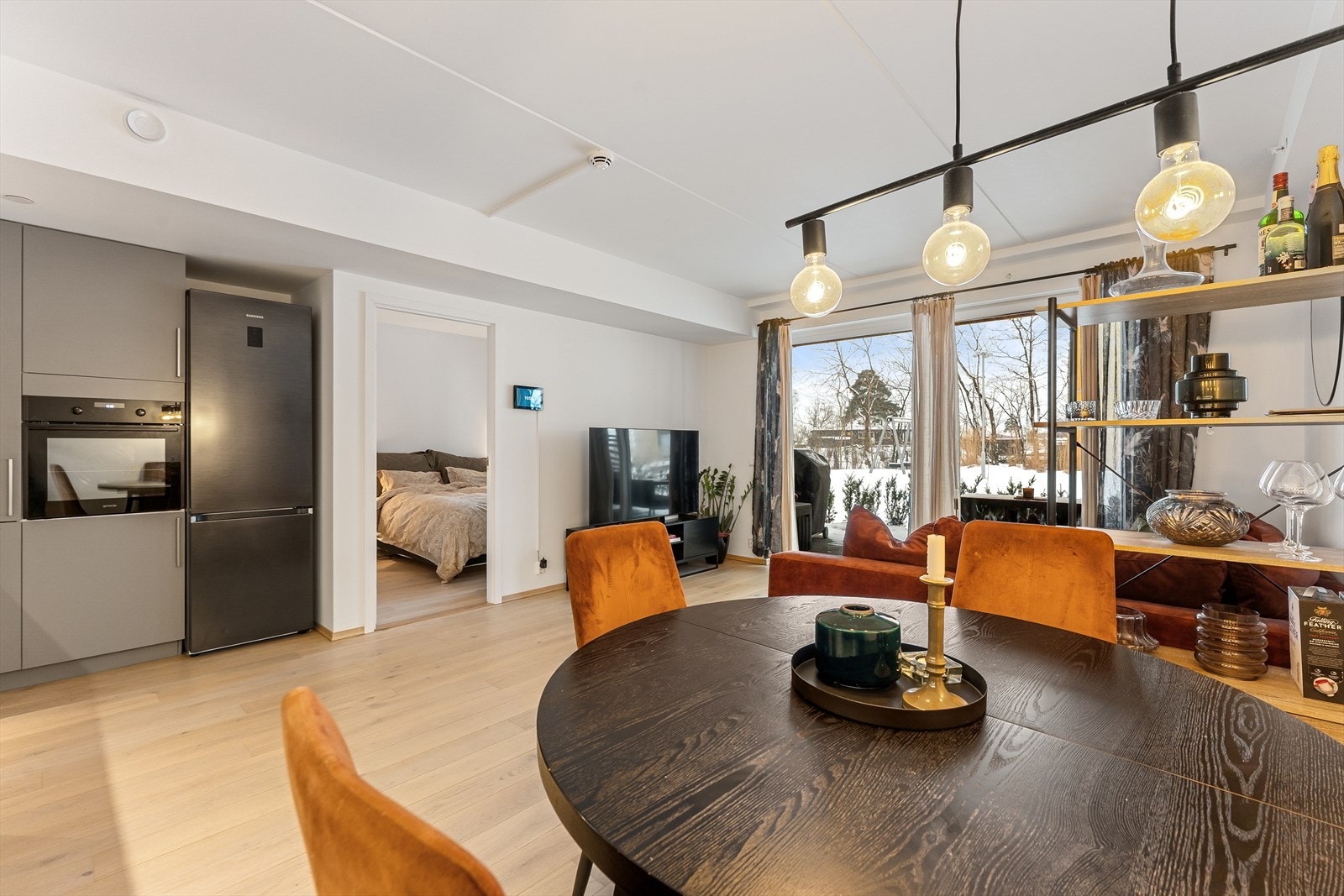 Åpen planløsning med mye lys og luftig atmosfære. Galleribilde