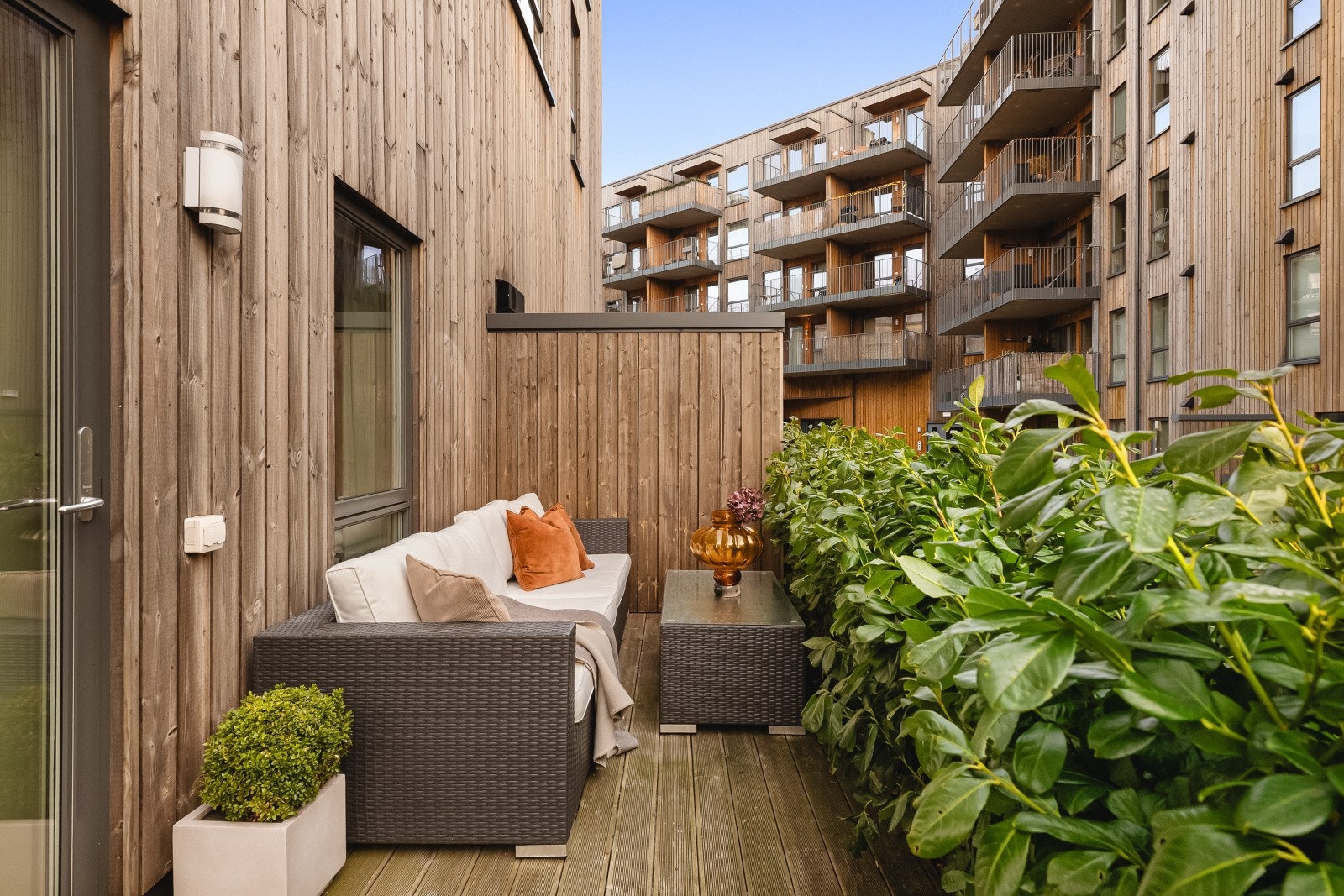 Terrasse på 10,2 kvm - ideell for avslapning, grilling eller et morgenkaffe-øyeblikk i frisk luft. Galleribilde