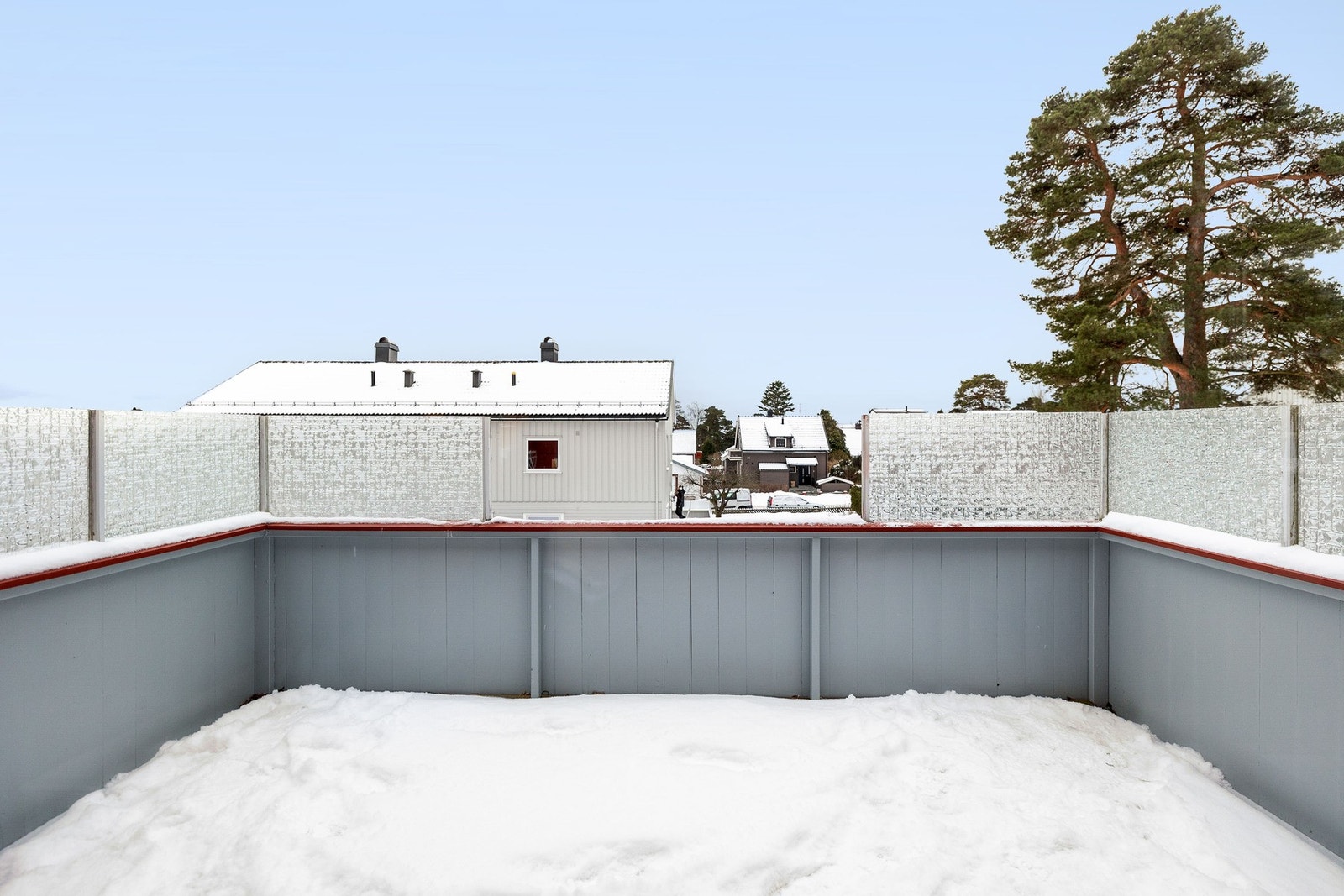 Leiligheten har en romslig balkong med plass til utemøbler. Galleribilde