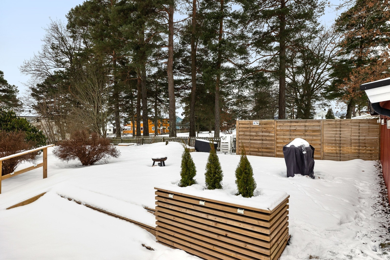 Borettslaget har en pent opparbeidet hage. Galleribilde