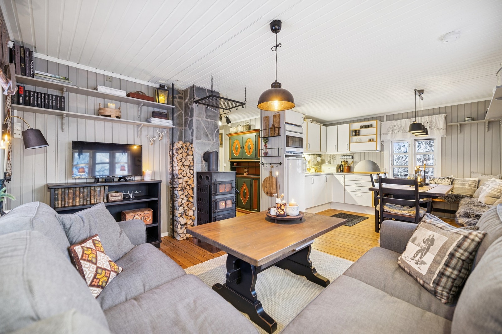 Den herlige atmosfæren gir en god hytte for avslapping og hygge Galleribilde