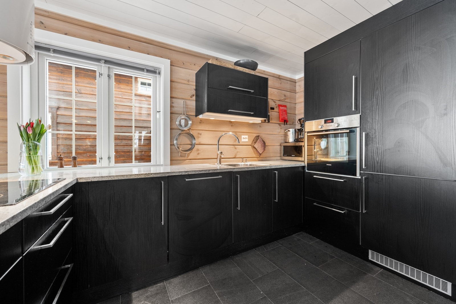 Integrert stekeovn, oppvaskmaskin og kjøleskap med fryser Galleribilde