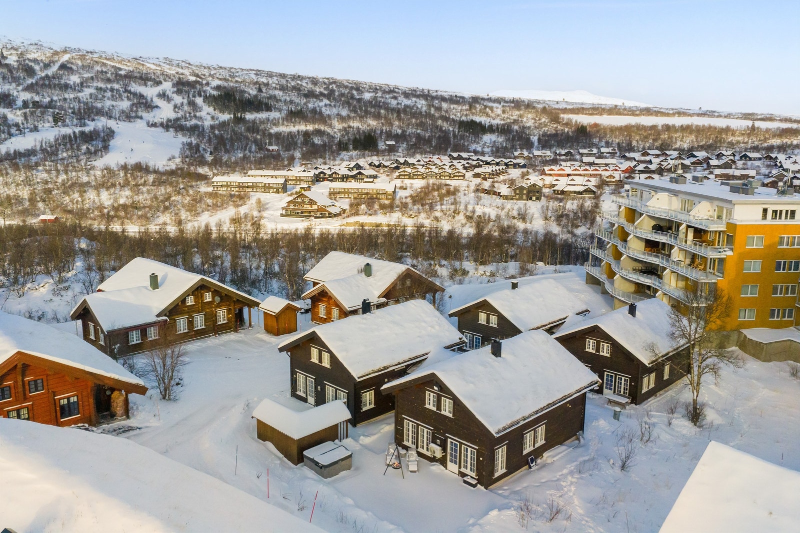 Fasadebilde - mot Nystøyl Grend Galleribilde