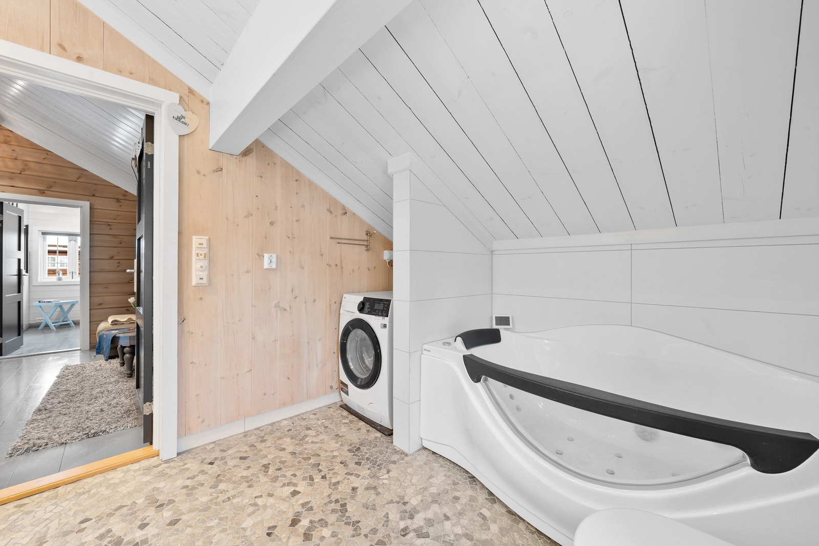 Bad - 2.etg Galleribilde