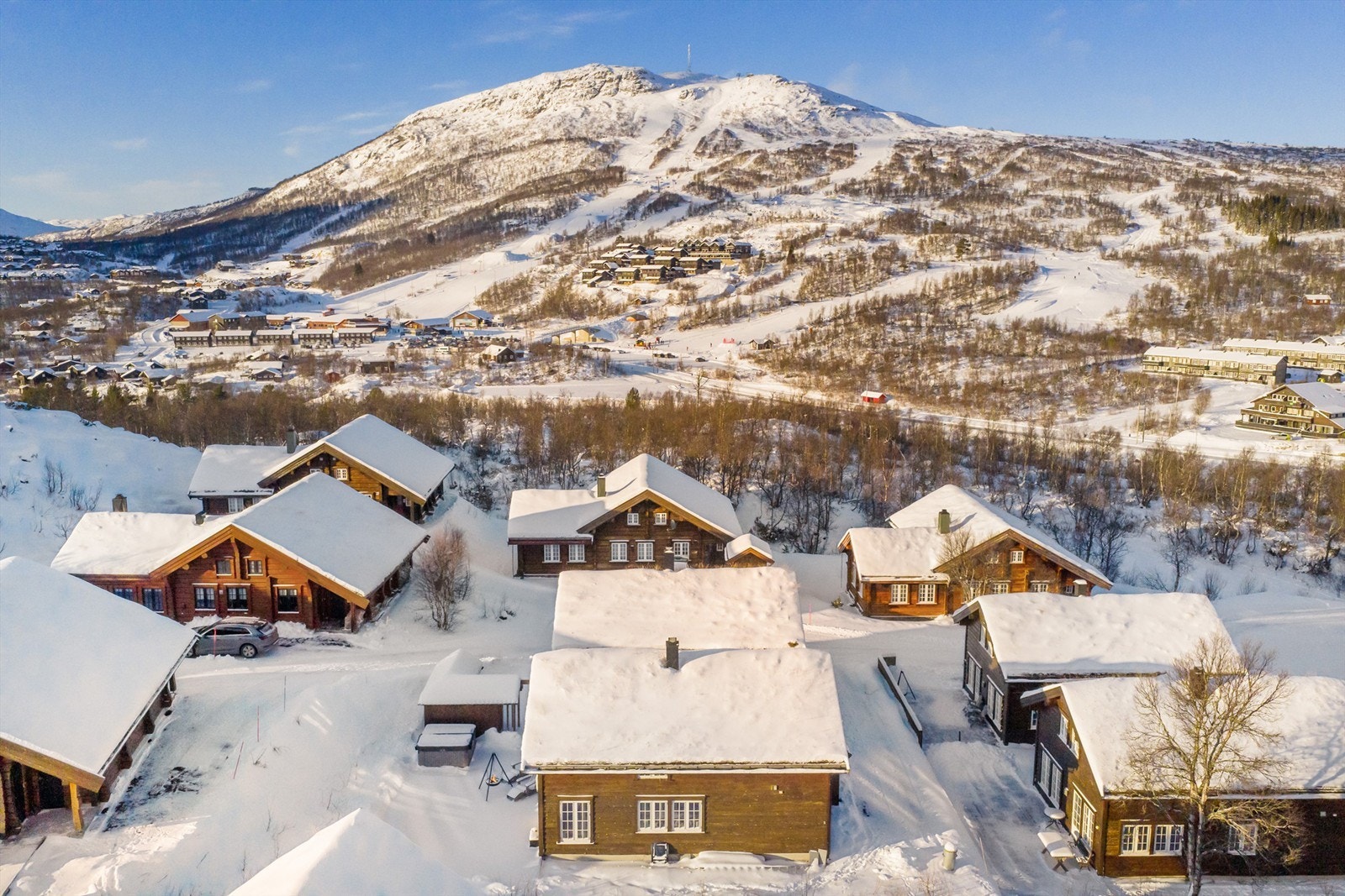 Fasadebilde - mot Finnstøylli og Hovden skisenter Galleribilde