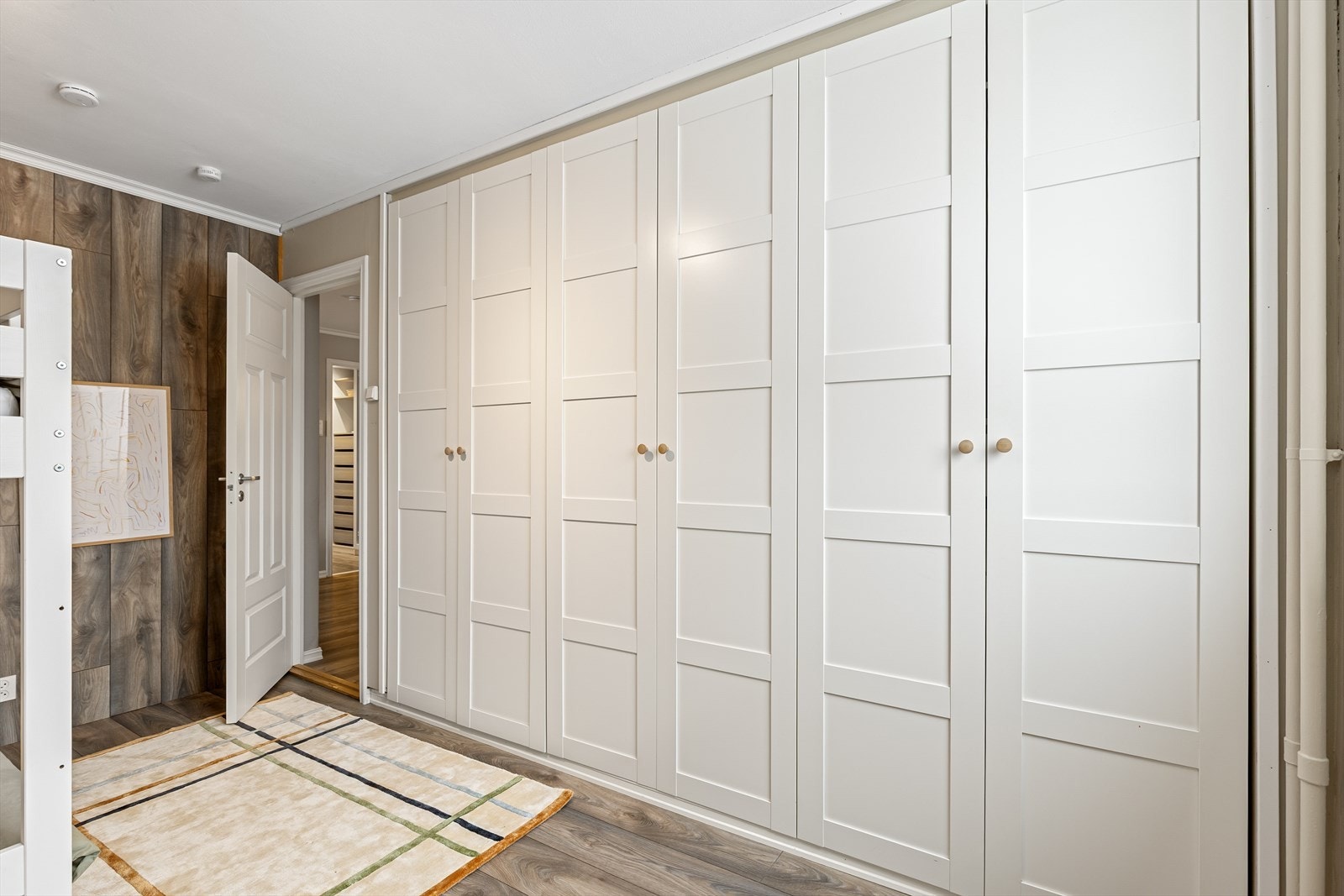 Begge soverom vender mot rolige omgivelser. Galleribilde