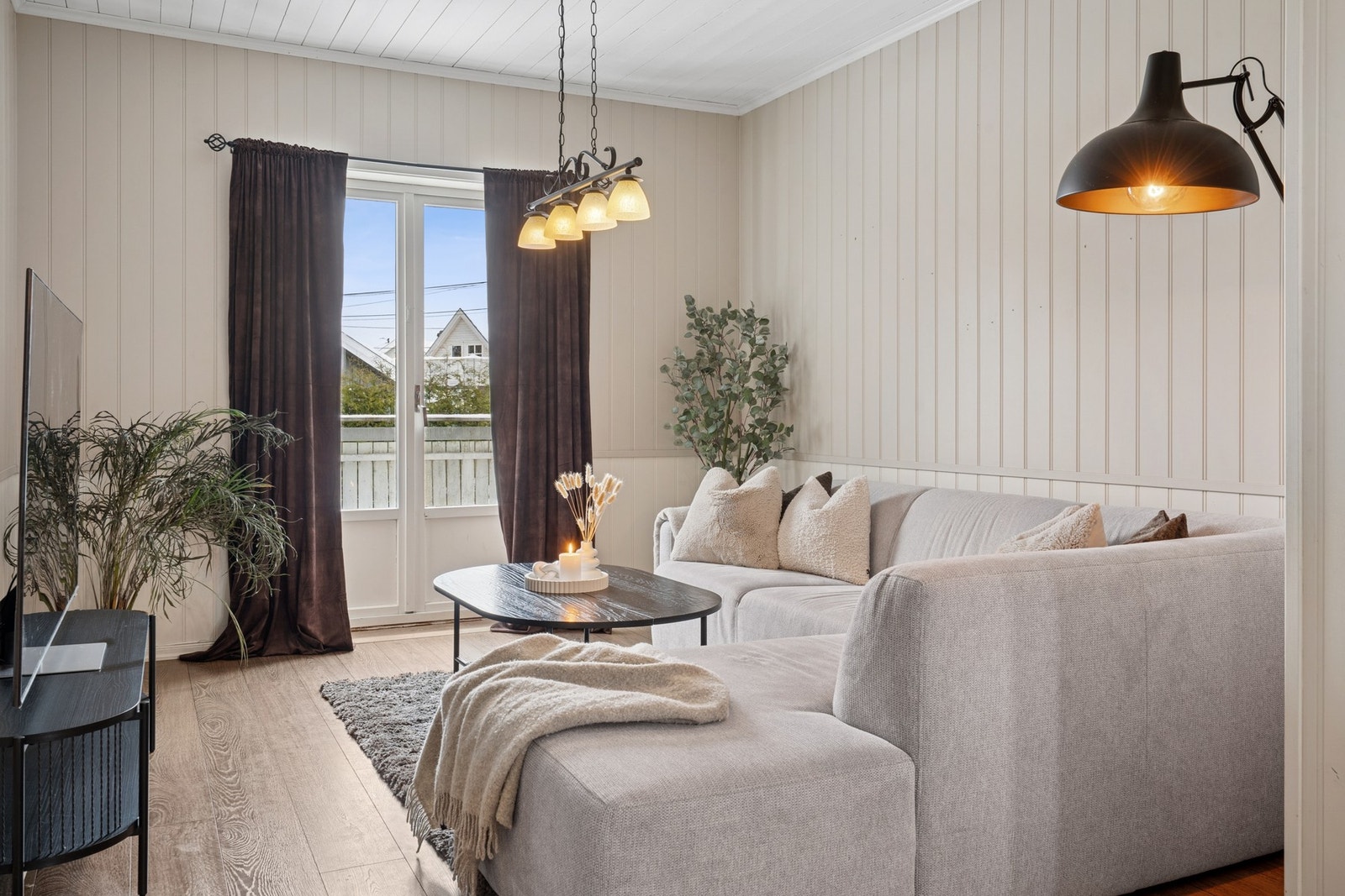 Her kan du innrede delen av stuen som en TV-stue. Perfekt for filmkveld med venner eller familie. Galleribilde