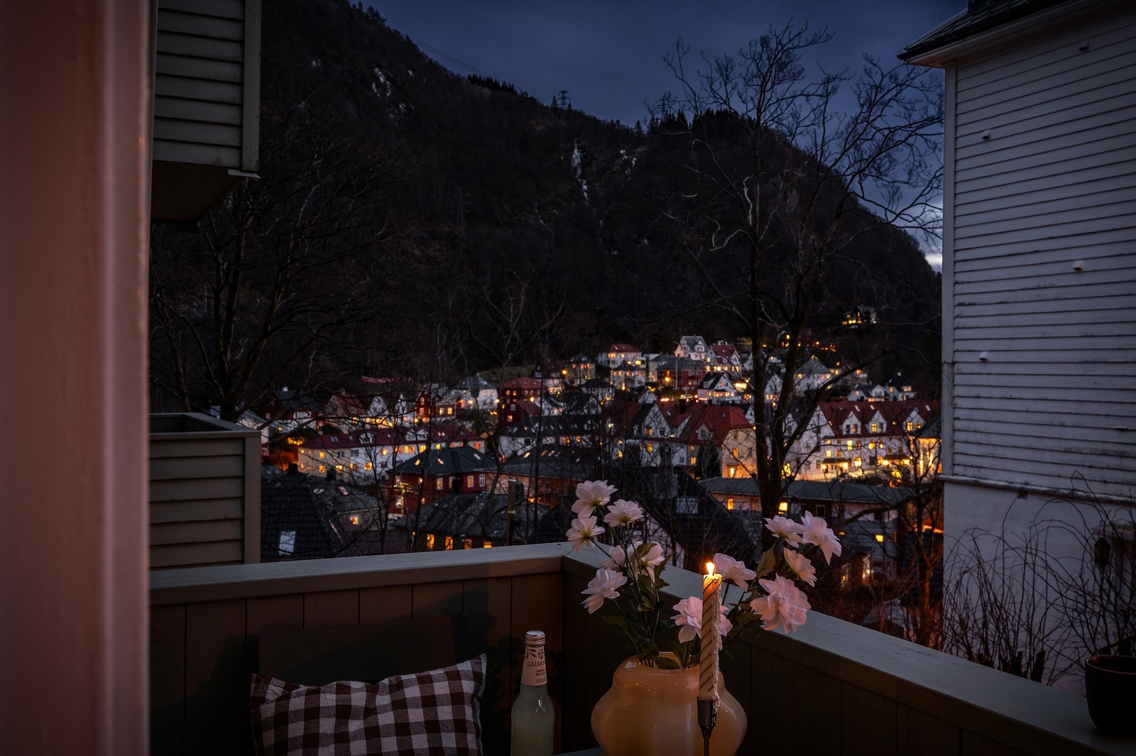 Et rolig område med lyden av fuglekvitter og grønne omgivelser venter deg! Galleribilde