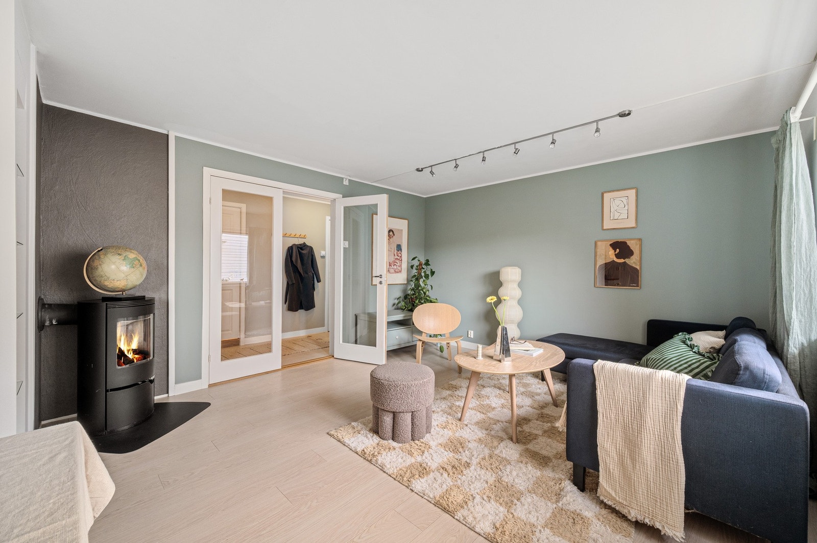 Hele gulvet i leiligheten ble byttet i 2019 og det ble lagt ekstra isolasjon under. Galleribilde