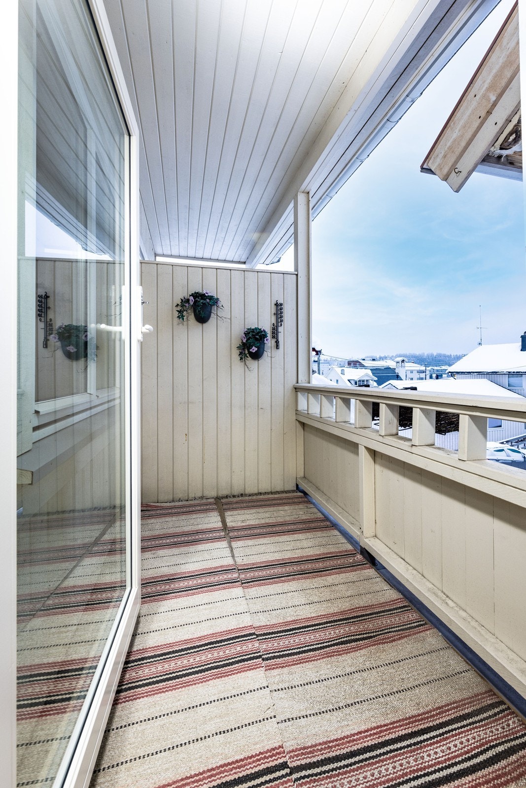 Balkongen er på ca. 3 m² og er overbygget. Galleribilde