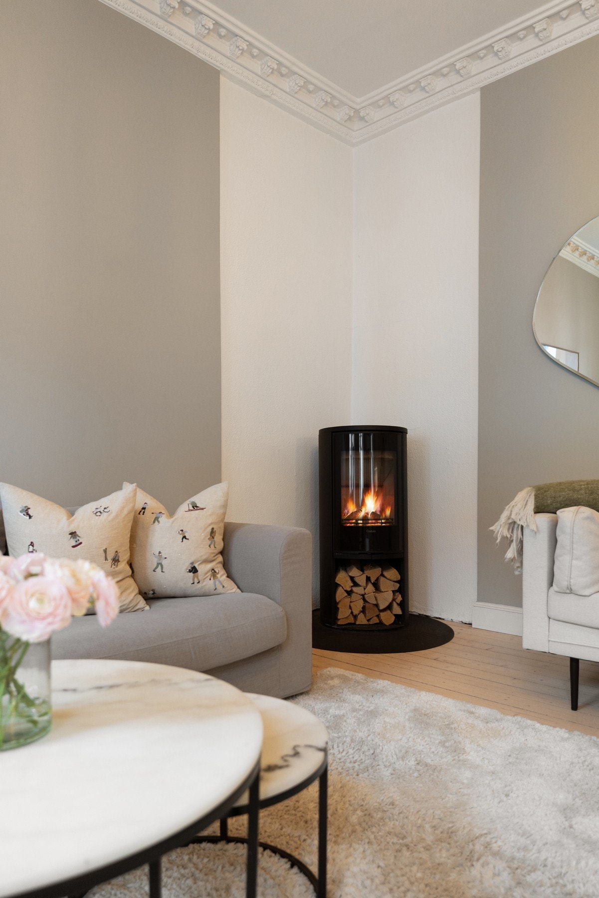 Peis i stuen som sikrer en varm og lun atmosfære. Galleribilde