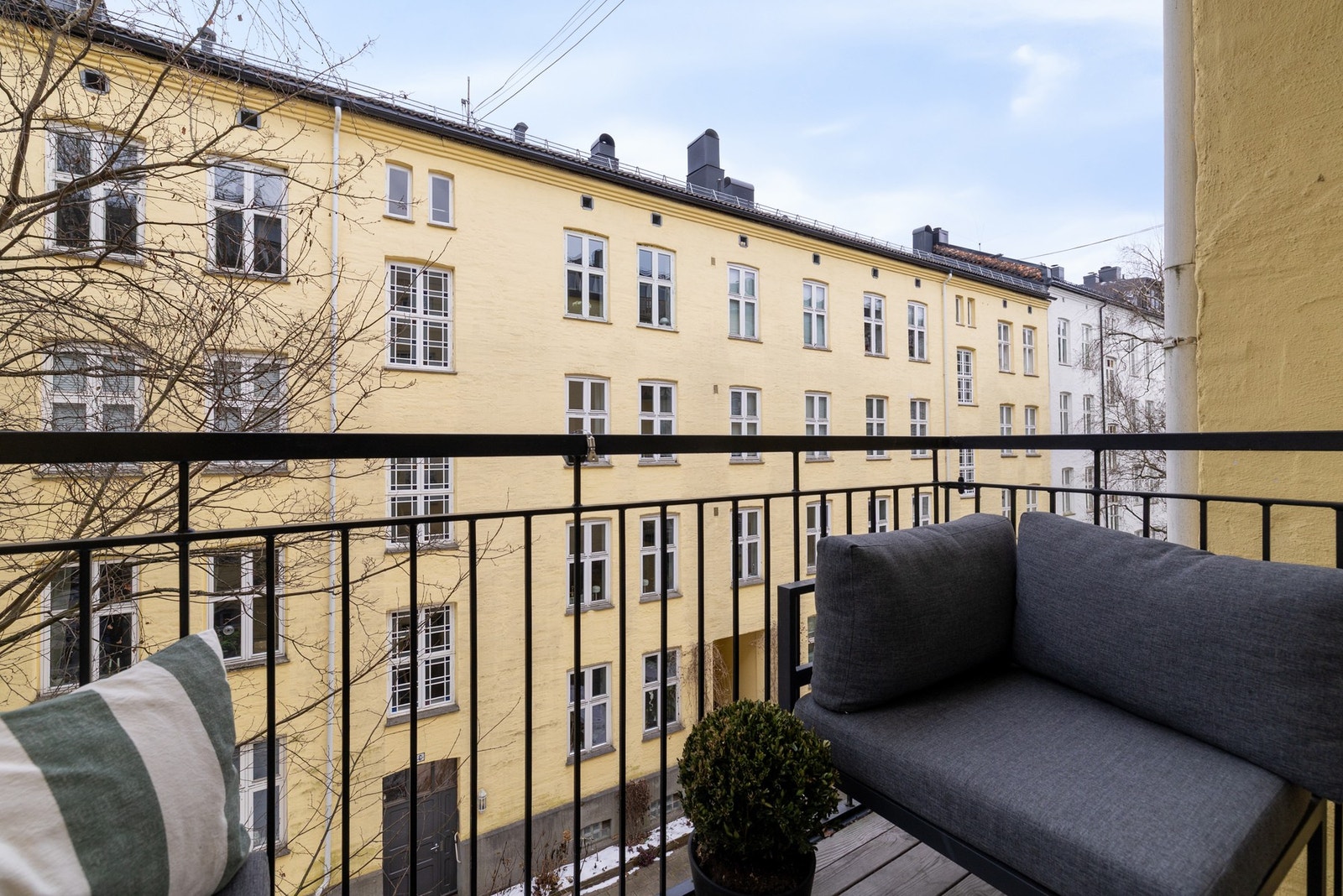 Nordvestvendt balkong på ca. 4 kvm. Galleribilde