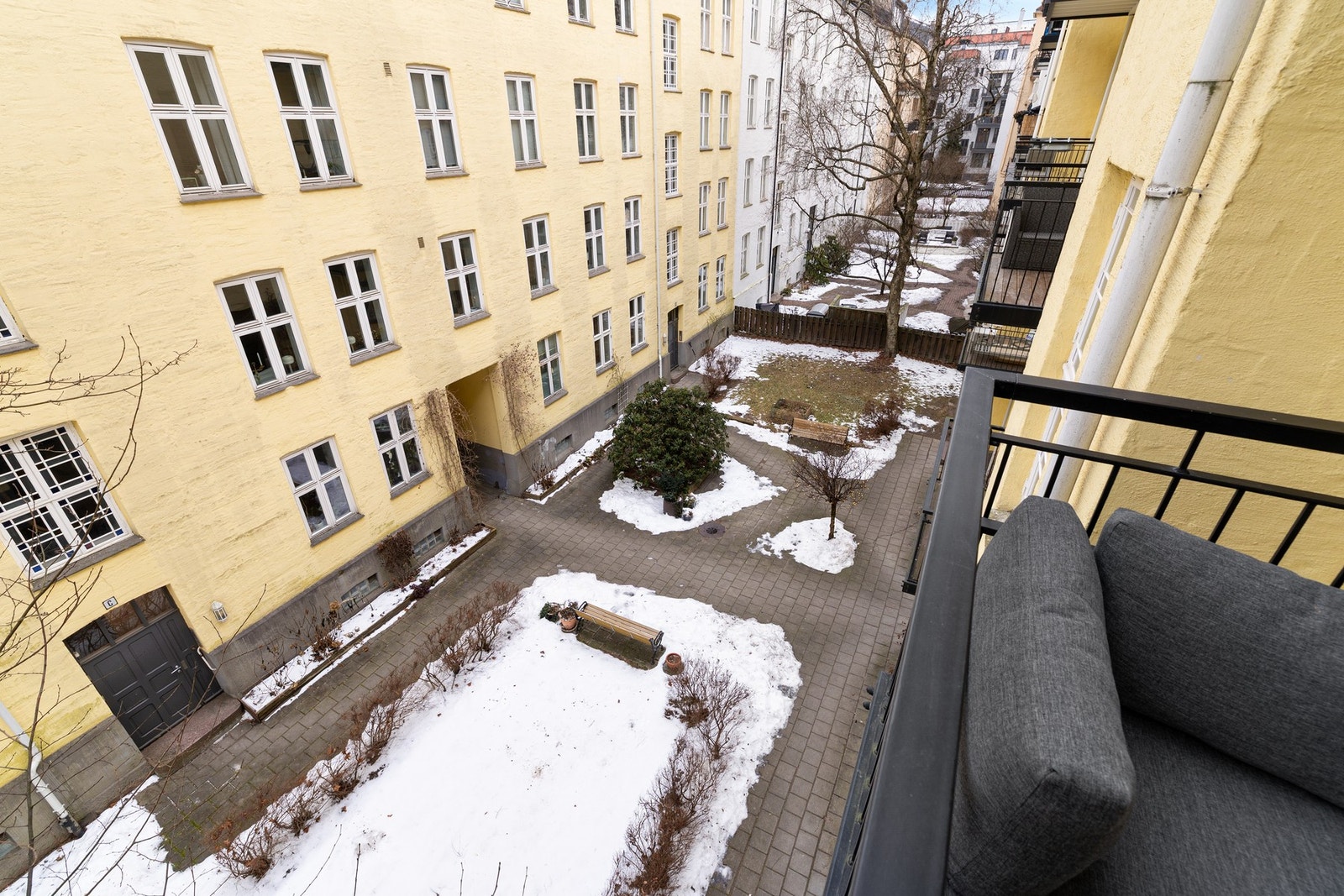 Soverommene og balkongen vender mot rolig gårdsrom. Galleribilde