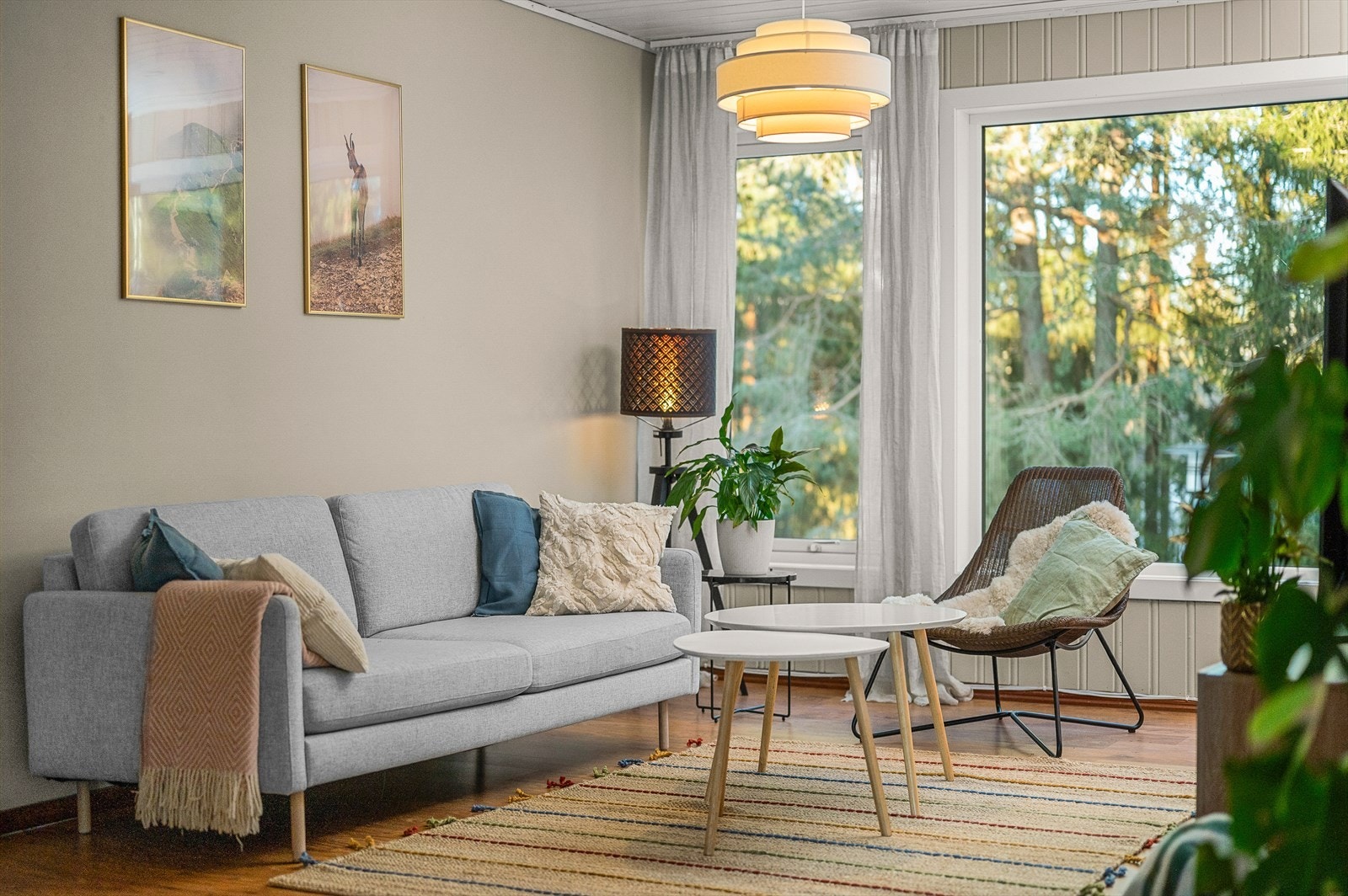 som gir mye naturlig lysinnslipp og ingen innsyn Galleribilde