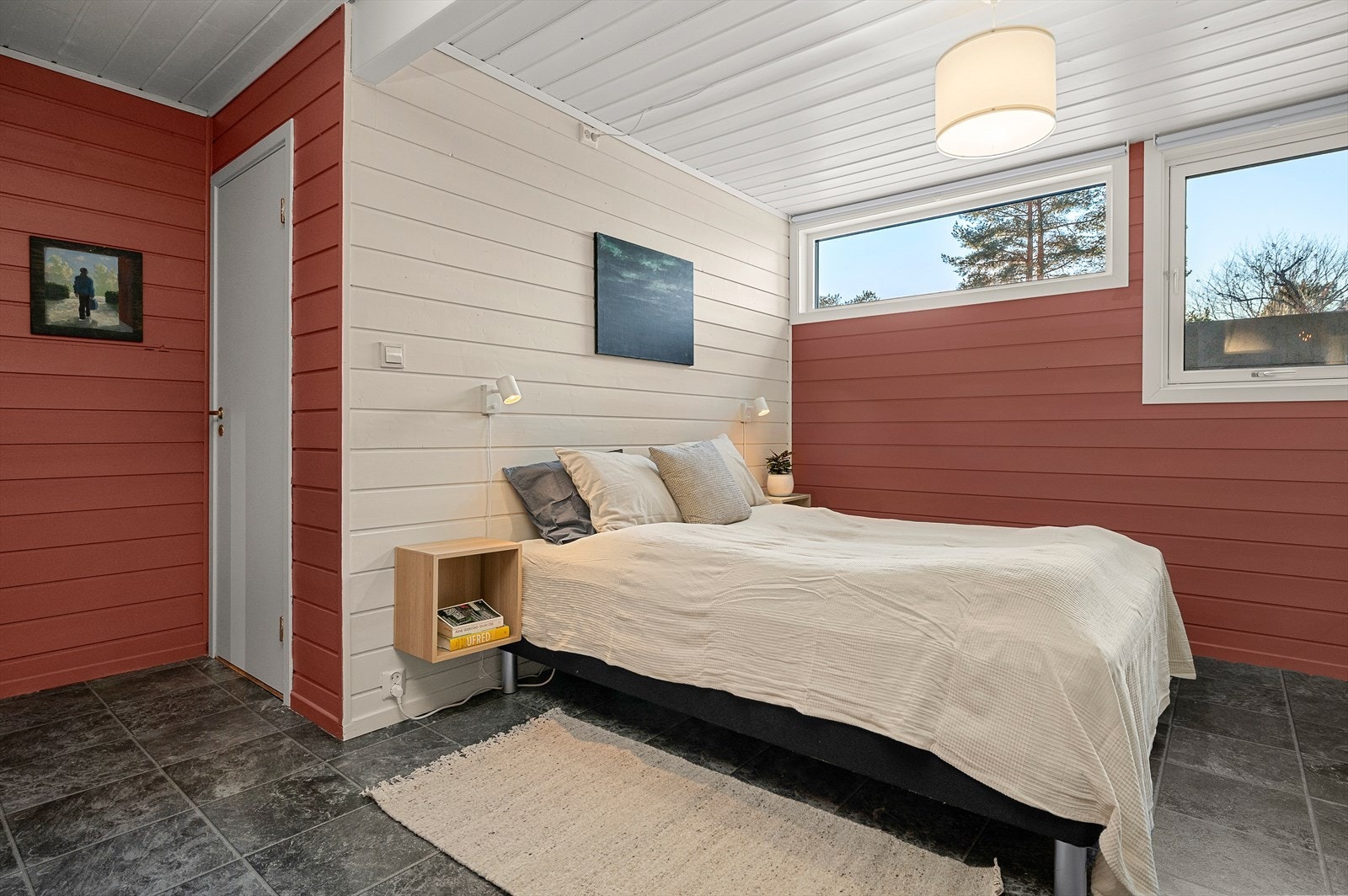 Dett rommet kan også benyttes som kjellerstue. Fasade ble renovert i 2025, og i samme periode ble det satt inn større rømningsvindu med lysgrav. Rommet er ikke søkt og bruksendret. Galleribilde