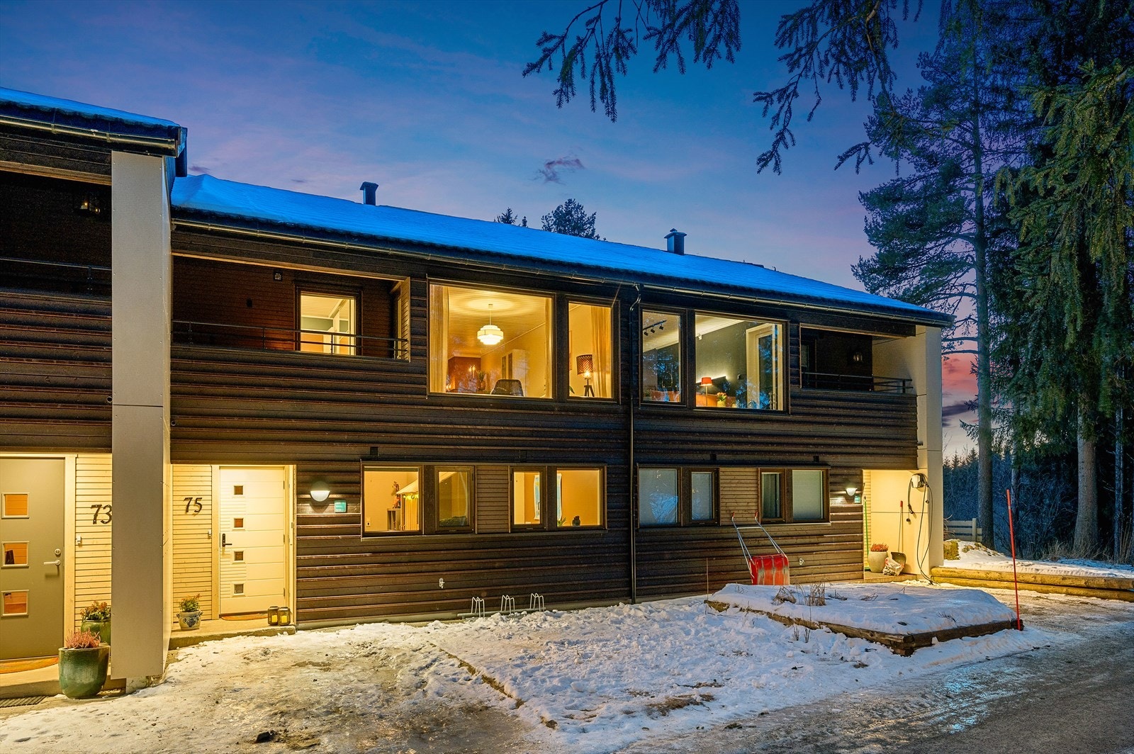 Borettslaget ble rehabilitert i 2025 med nye vinduer, kledning og fasadeplater, etterisolert og nye balkongdør og skyvedør på stue. Det ble også etablert 2. stk. nye utekraner (en på hver side av boligen) med inspeksjonsluke. Tak ble skiftet rundt 2009. Galleribilde