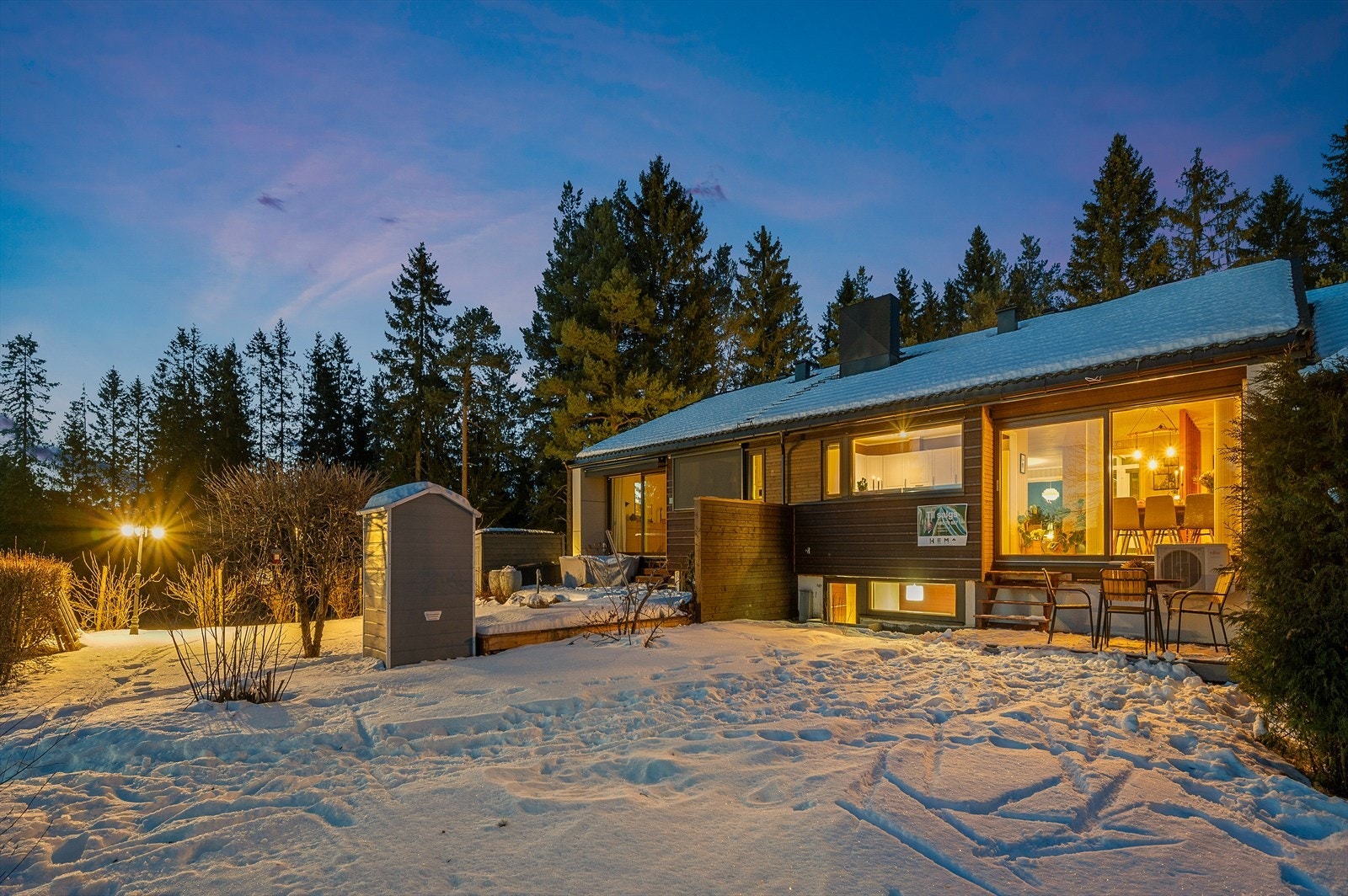 Velkommen til Uståsen 75 - Rekkehus på hele 145m² fordelt på to plan med herlig planløsning i et attraktiv boområde på Uståsen Galleribilde