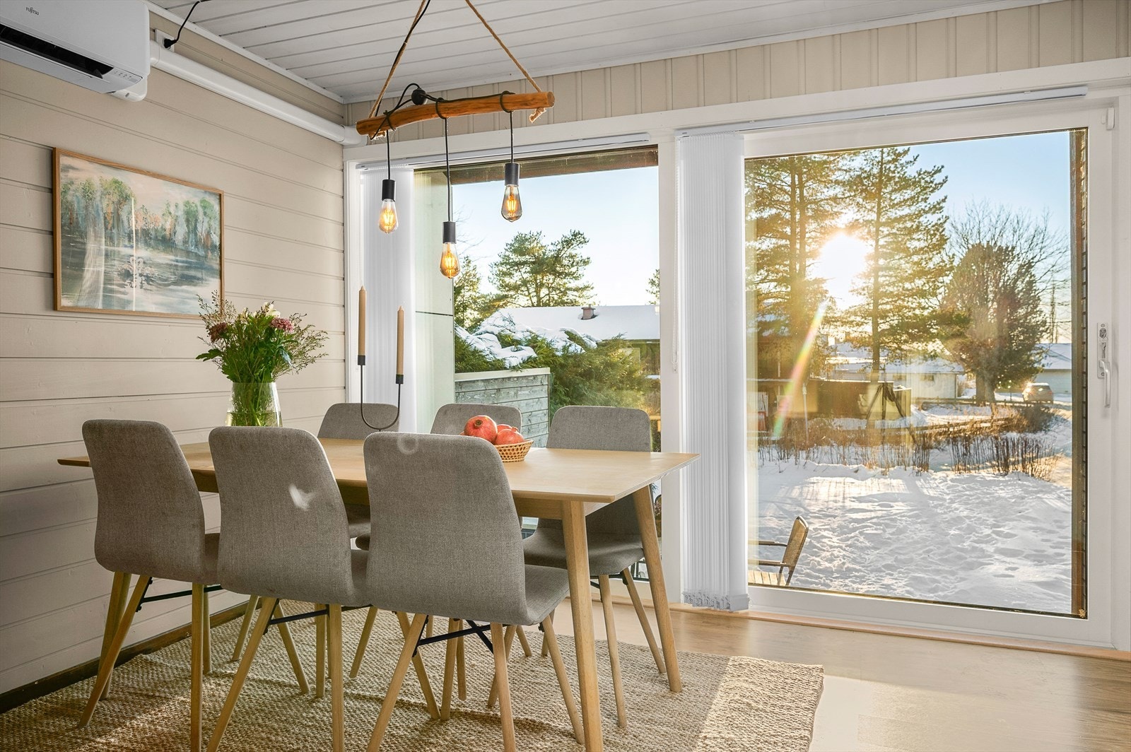 samt varmepumpe fra 2022 for god og økonomisk oppvarming året gjennom Galleribilde