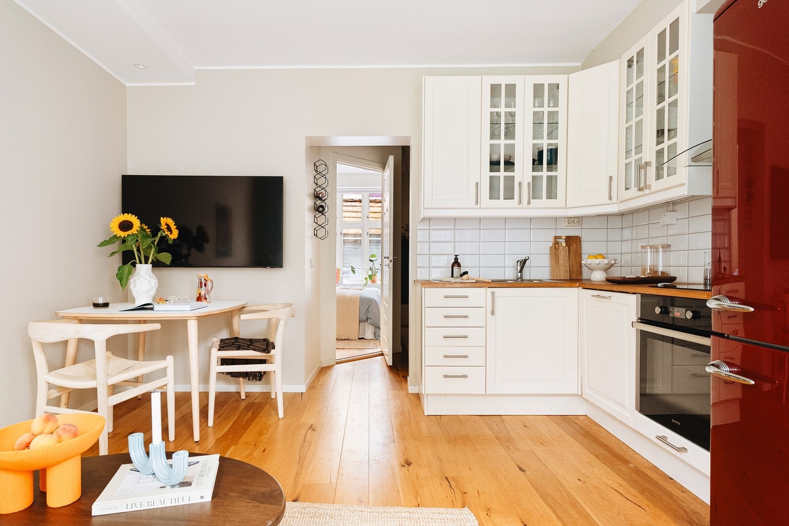 Leiligheten har en åpen stue- og kjøkkenløsning som gir god utnyttelse av arealet Galleribilde