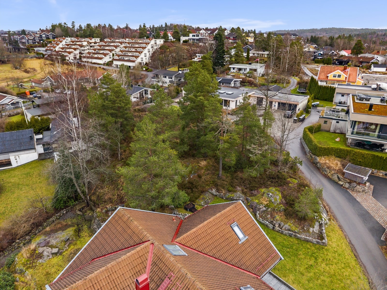 God tomtestørrelse på ca. 1 065,5 kvm. Galleribilde