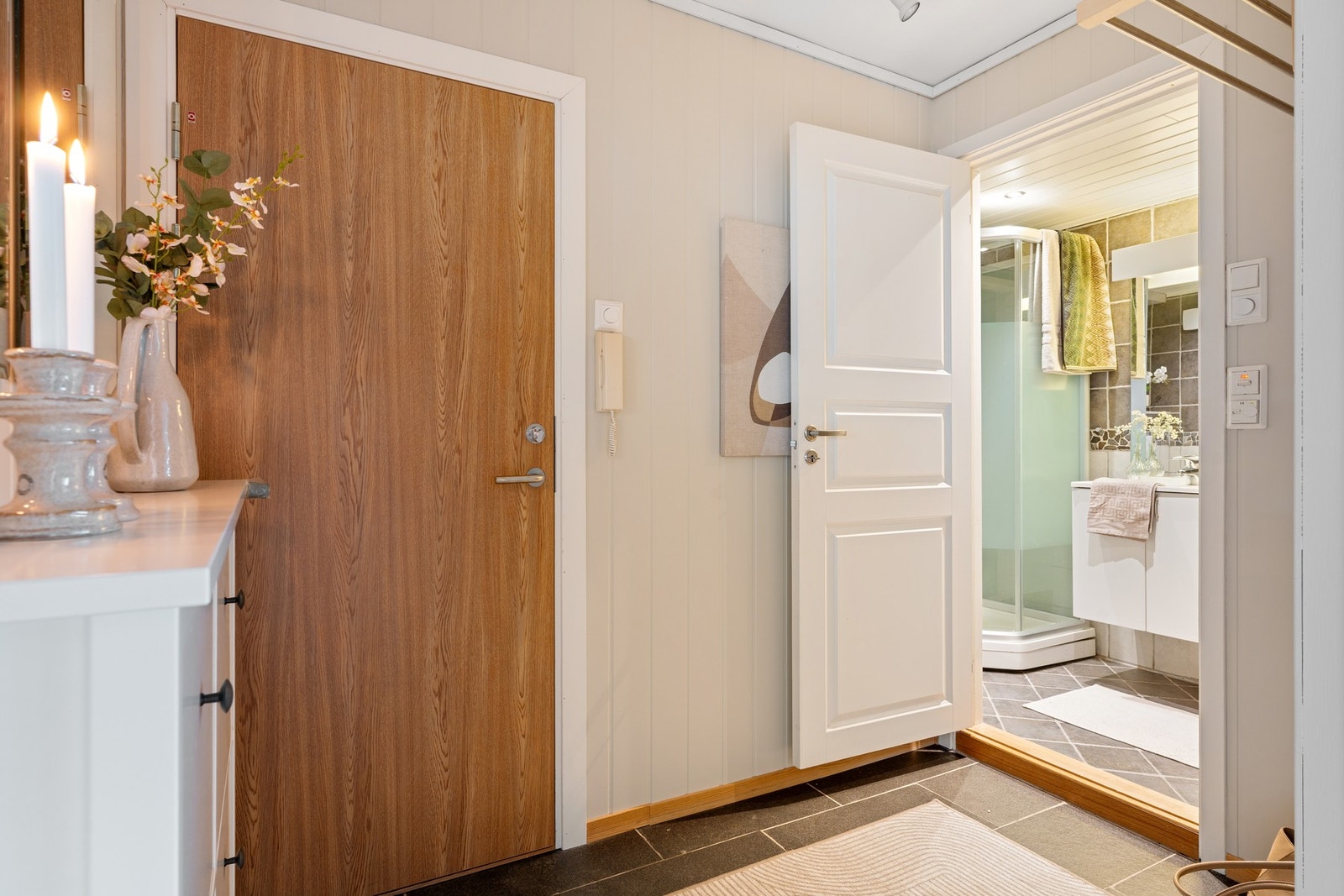 Blant annet er kabel-TV og internett inkludert i fellesutgiftene. Galleribilde