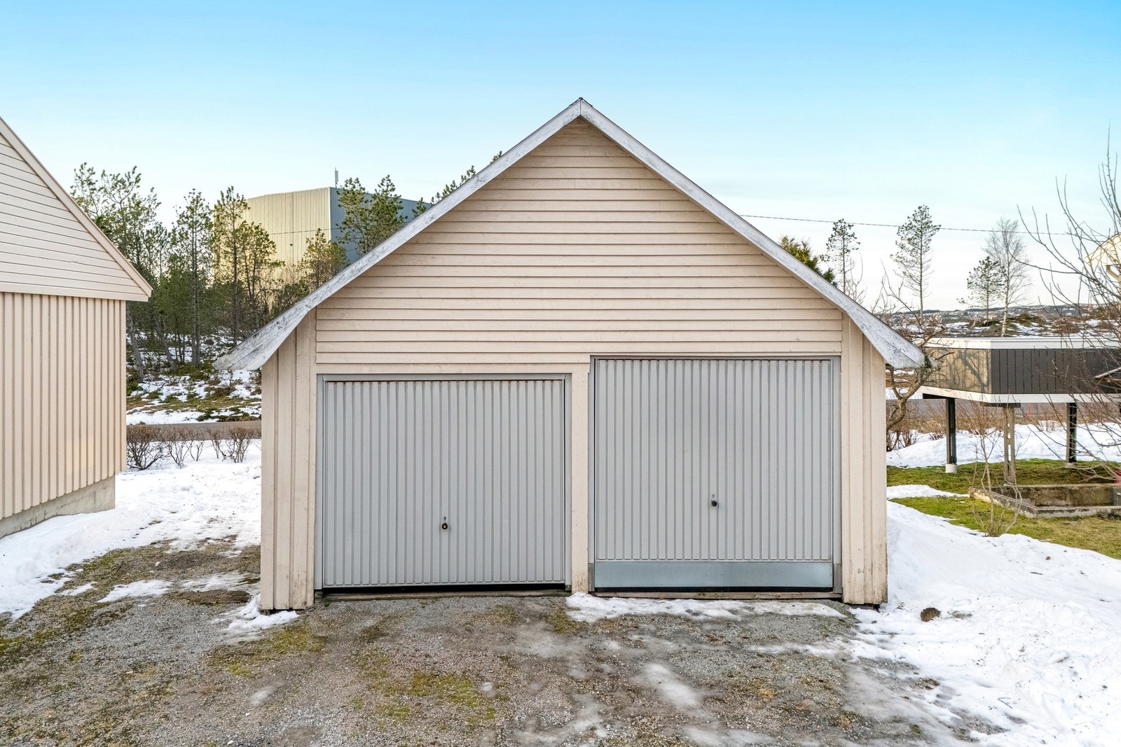 Romslig dobbel garasje Galleribilde