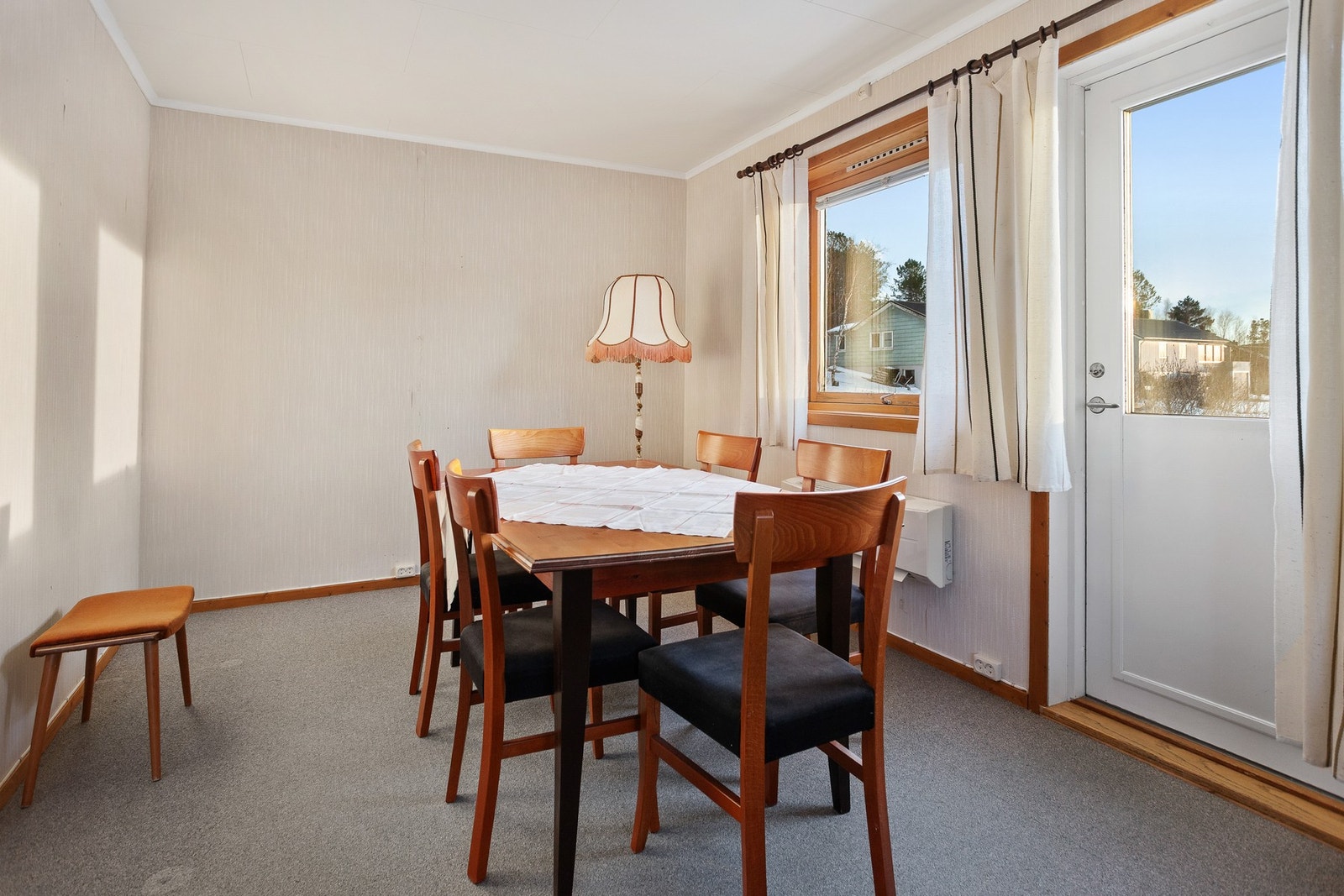 Spiseplass med utgang til terrasse Galleribilde