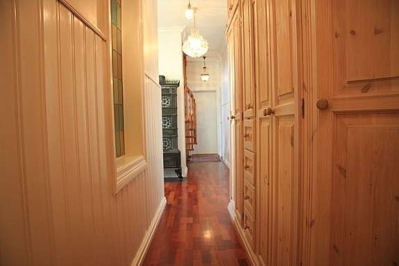 Plassbygde, romslige gangskap (sett fra inngangspartiet) Galleribilde