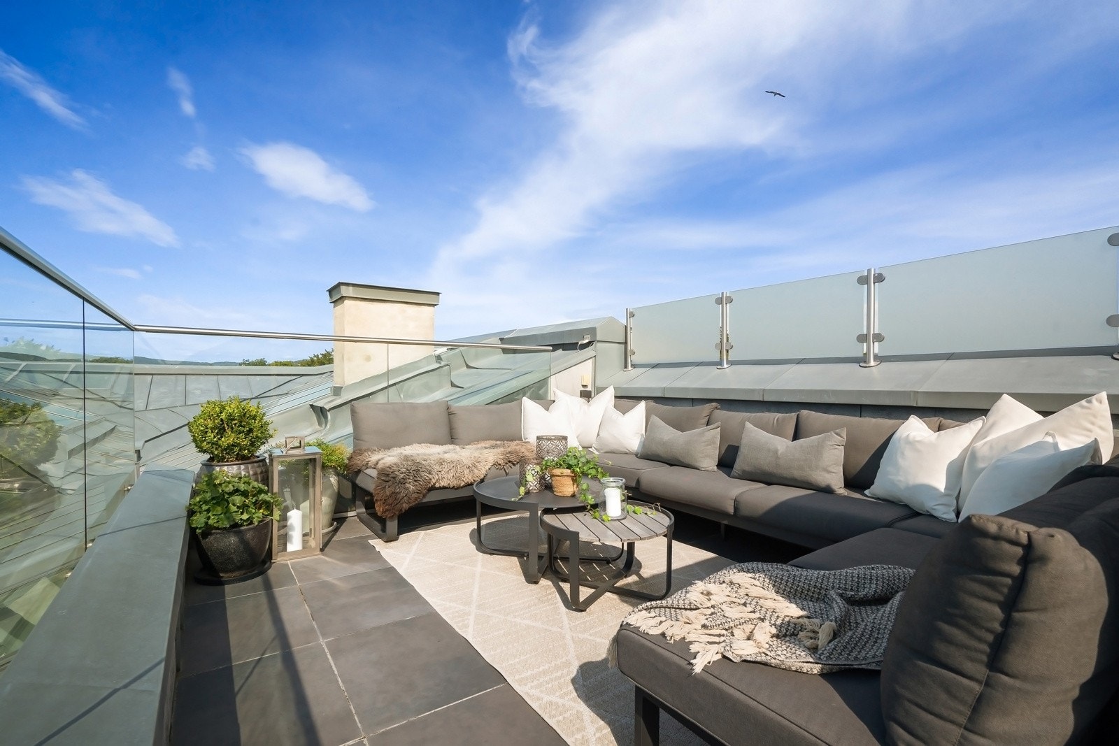 Unik takterrasse på 23 m² med vidstrakt utsikt. Galleribilde