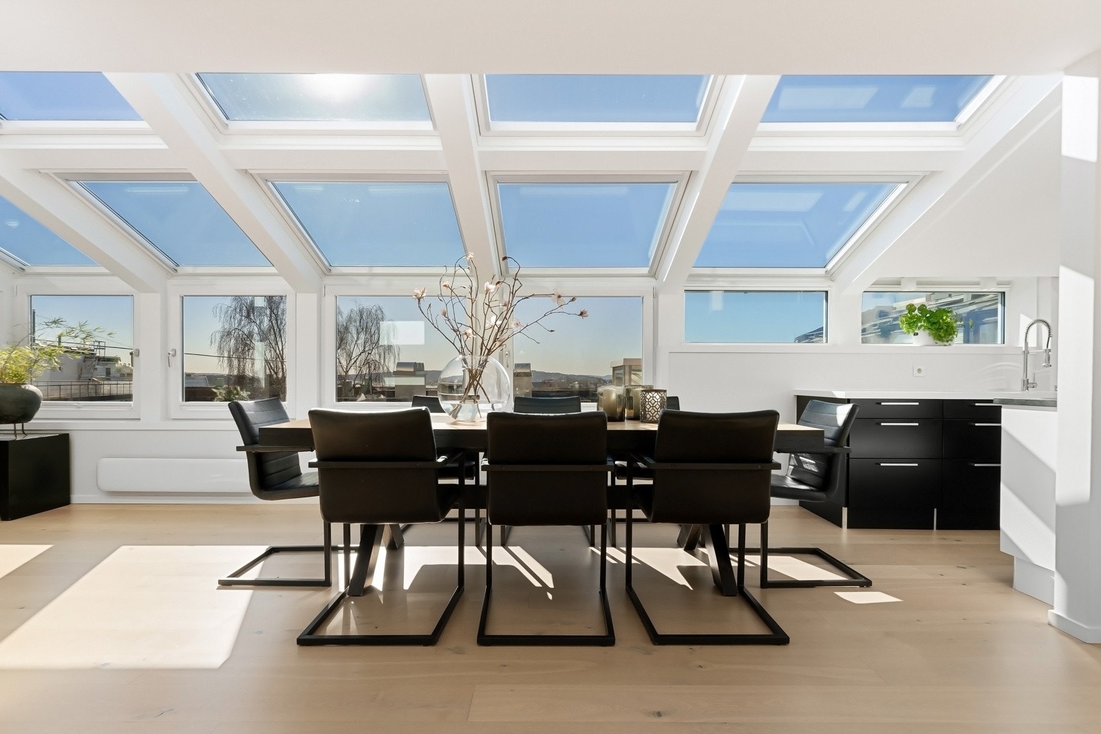 Panoramautsikt også internt i boligen. Galleribilde