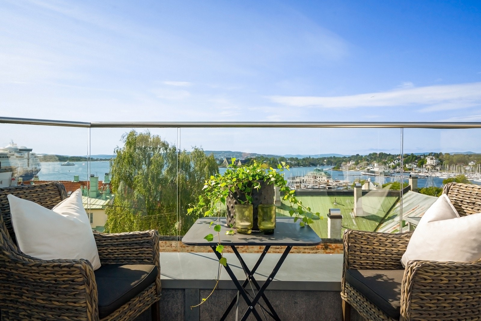 Terrassen er naturlig oppdelt i to soner. Galleribilde