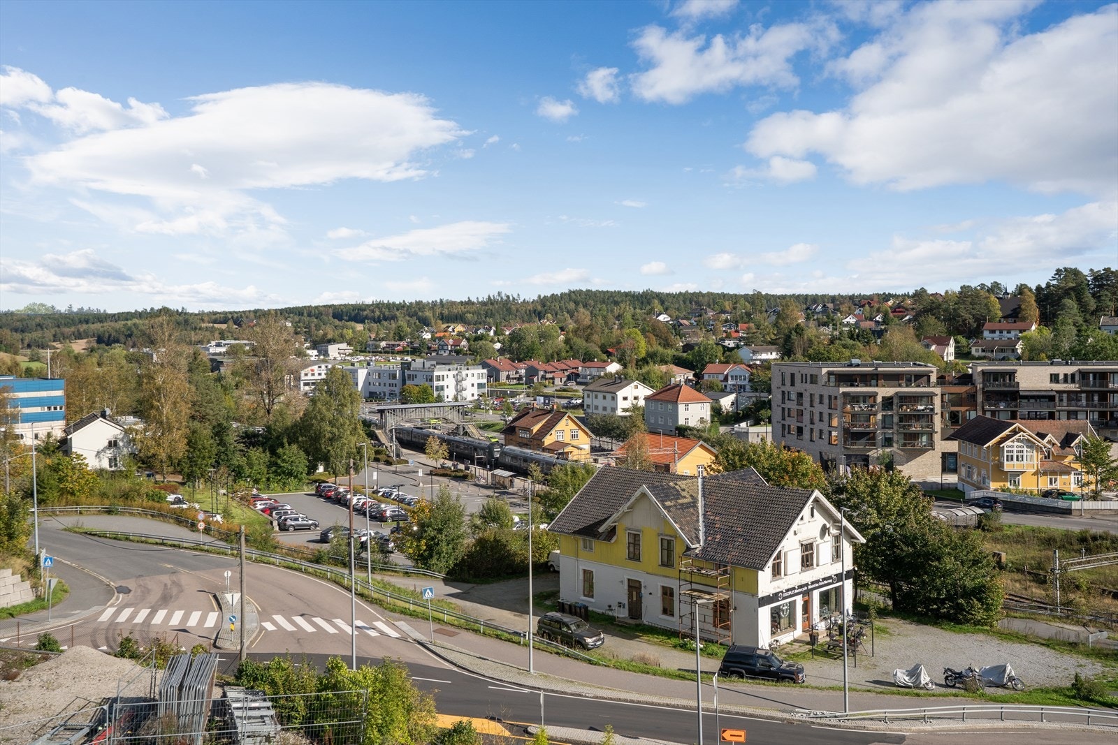 Her bor du attraktivt og sentralt til med nærhet til Vestby sentrum som byr på alt du skulle trenger i hverdagen. Galleribilde