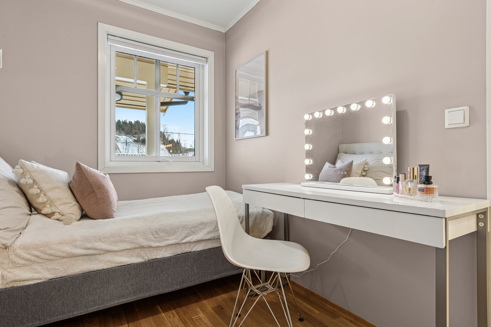 Soverommet har lyse og fine farger. Galleribilde