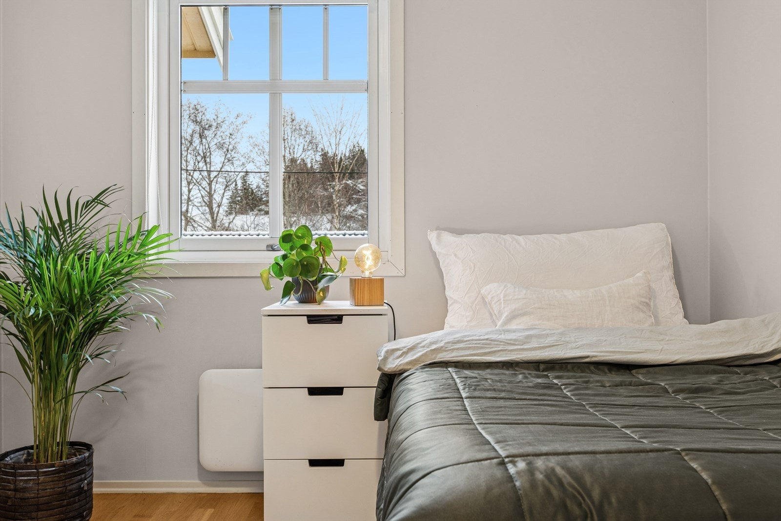 Soverommet med godt lysinnslipp. Galleribilde