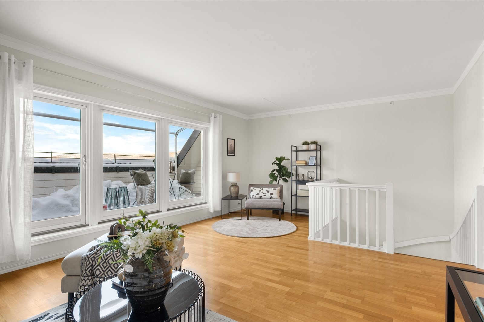 Det er utgang til vestvendt inntrukket terrasse Galleribilde