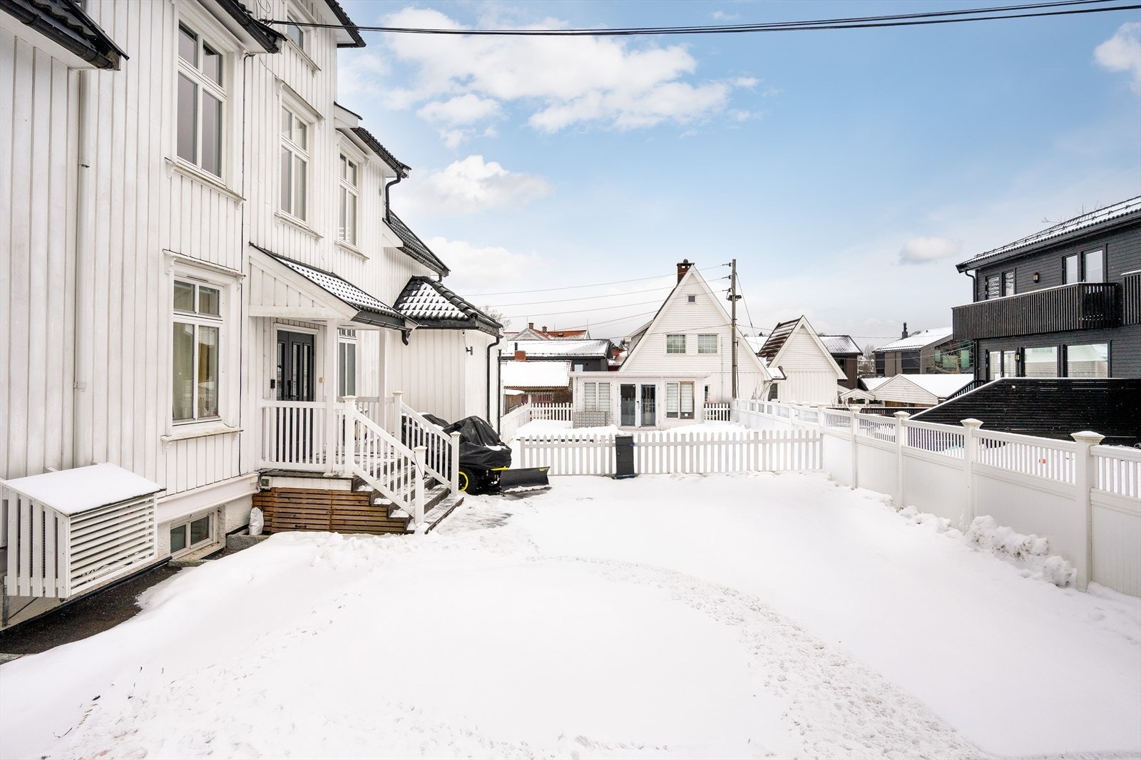 Parkering på denne siden er forbehold denne seksjonen. Her får du plass til opp mot 5 biler. Galleribilde